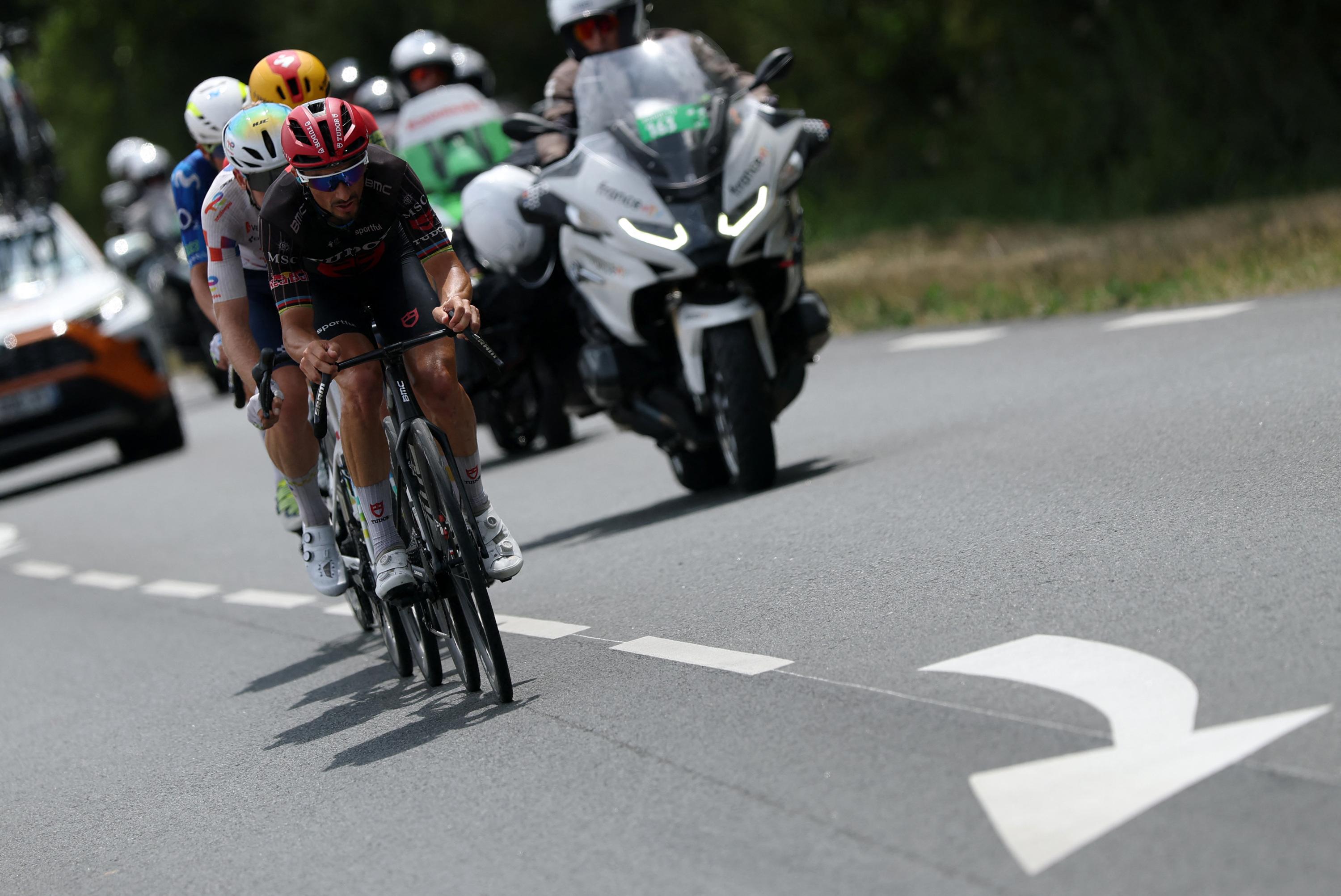 EN DIRECT - Tour de France : Julian Alaphilippe dans l’échappée, les sprinters attendus... Suivez la 11e étape