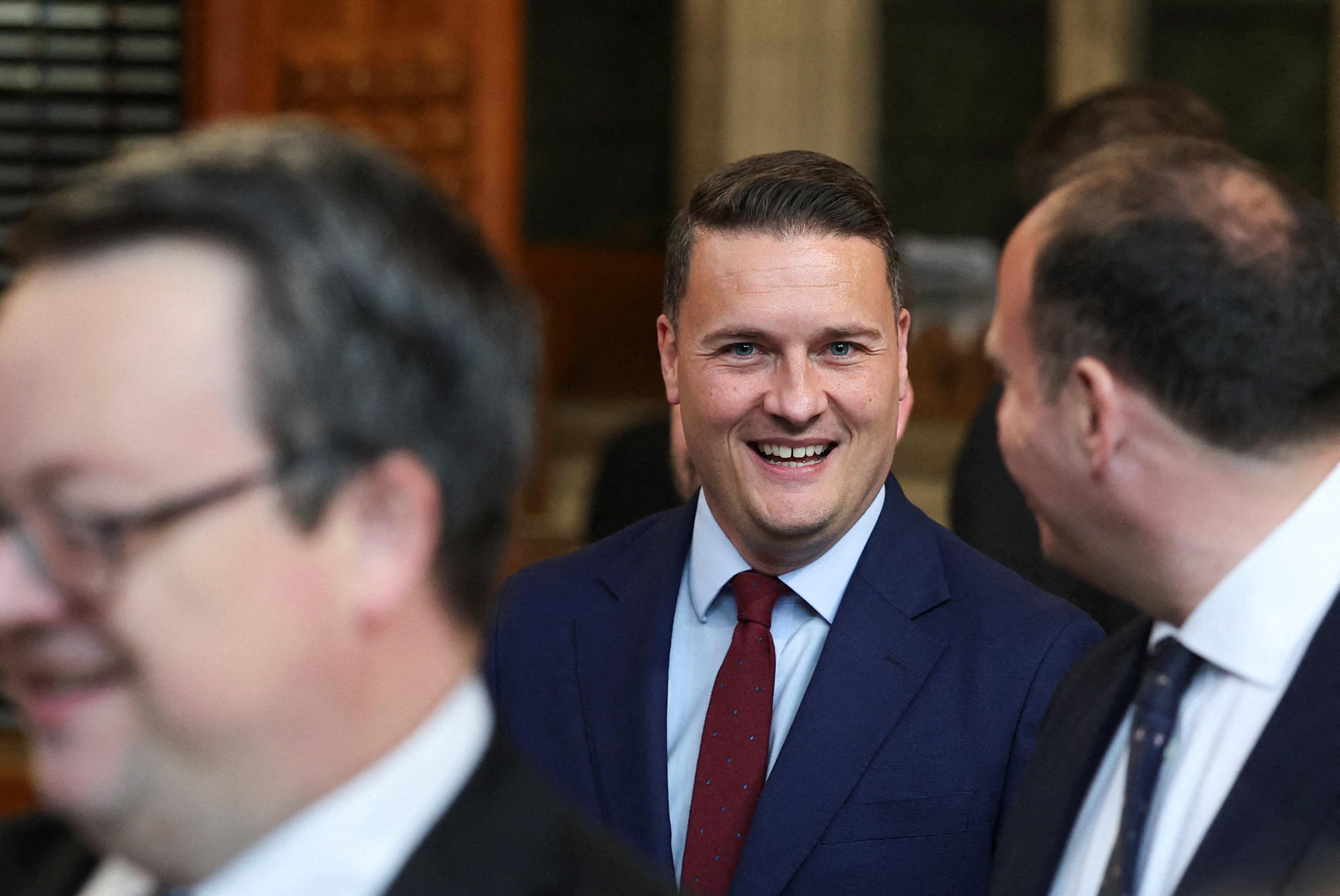 Royaume-Uni : le premier ministre Andy Burnham dévoile son gouvernement, écartant les proches de Starmer