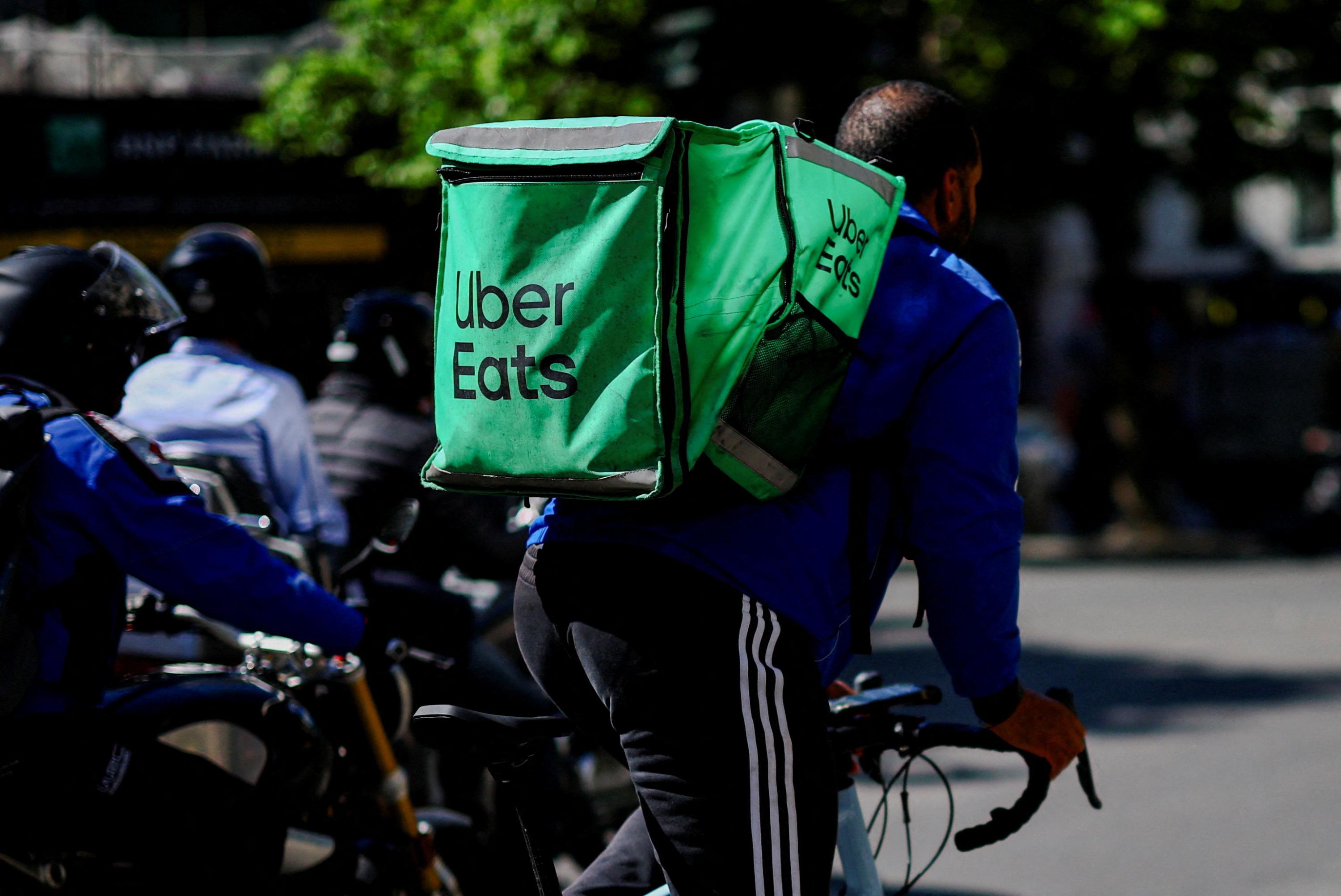 Uber, Bolt, Deliveroo… La France prend du retard dans l’amélioration des conditions de travail sur ces plateformes