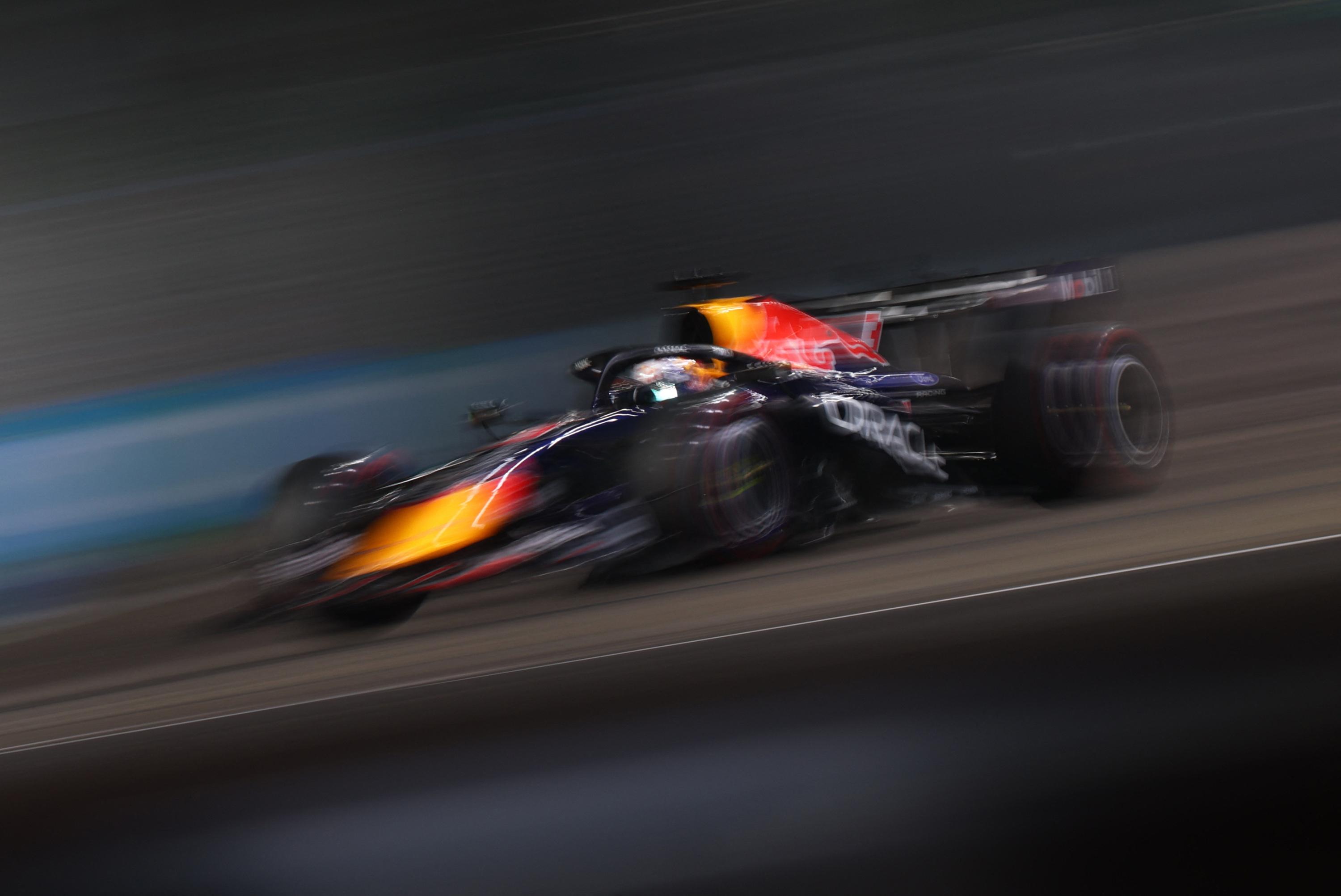 EN DIRECT - Formule 1 : les Ferrari en chasse derrière Verstappen à Singapour