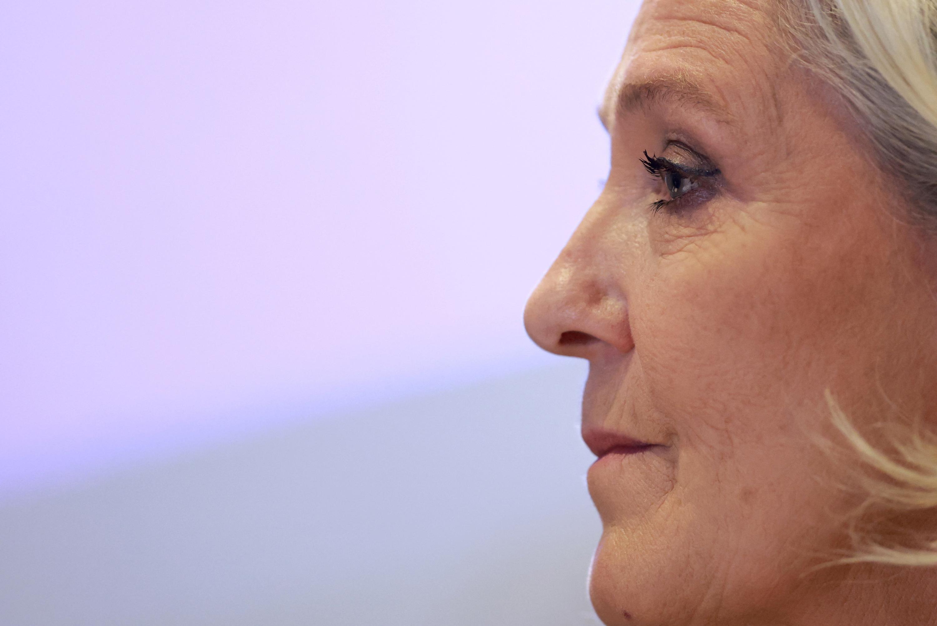 À Bruxelles, Marine Le Pen dénonce le «scandale démocratique» du budget européen