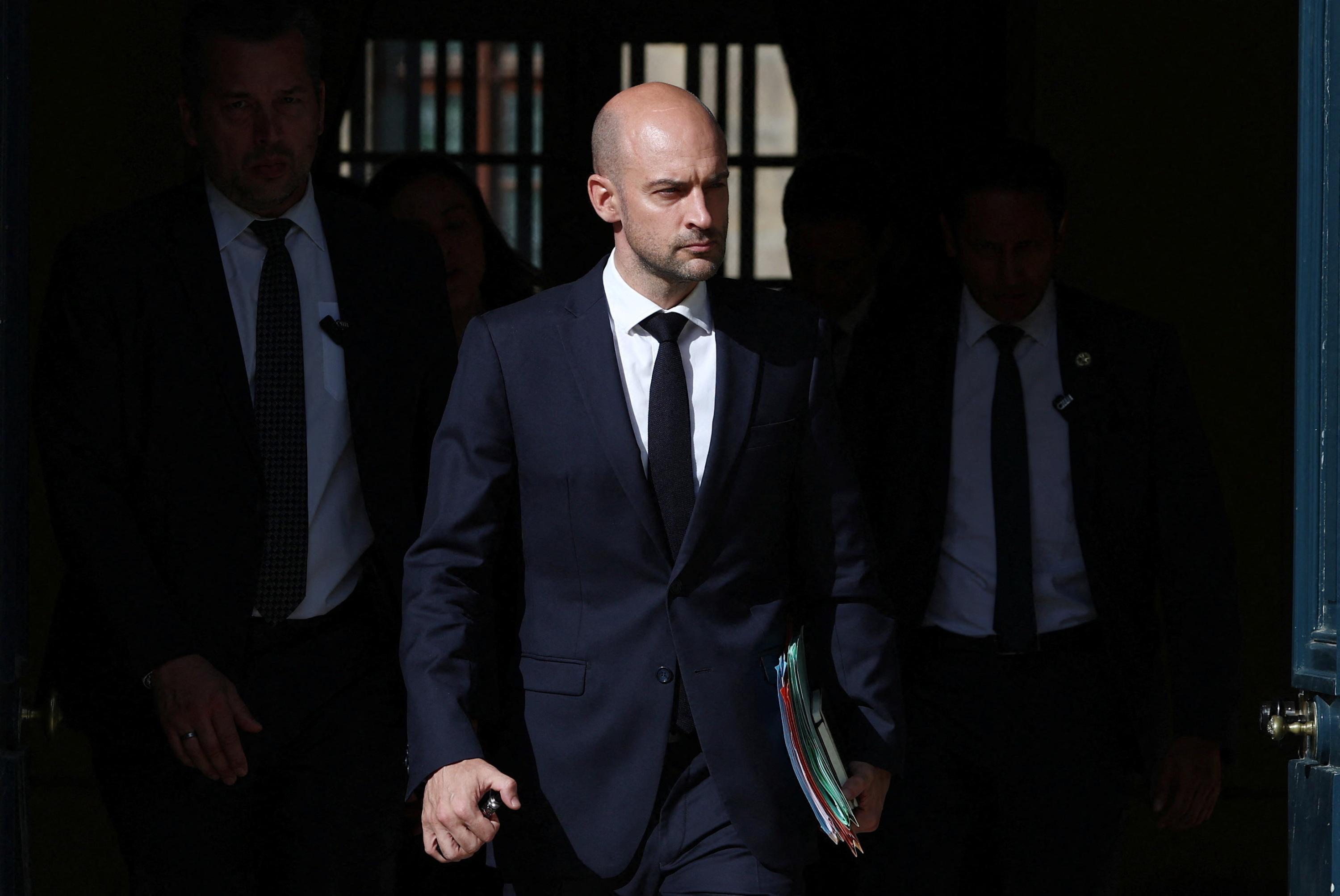 EN DIRECT - Présidentielle 2027 : «Nous proposons une grande primaire ouverte qui doit aller jusqu’à Raphaël Glucksmann», plaide Jean-Noël Barrot