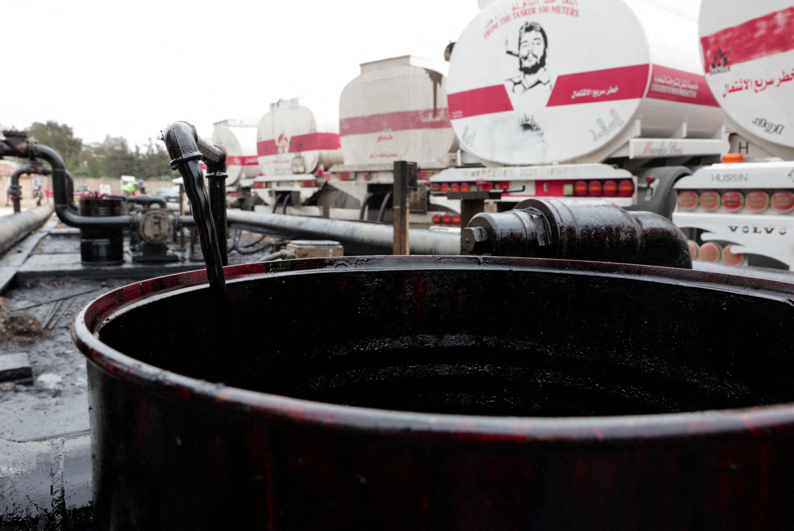 Hausse surprise des stocks commerciaux américains de pétrole brut