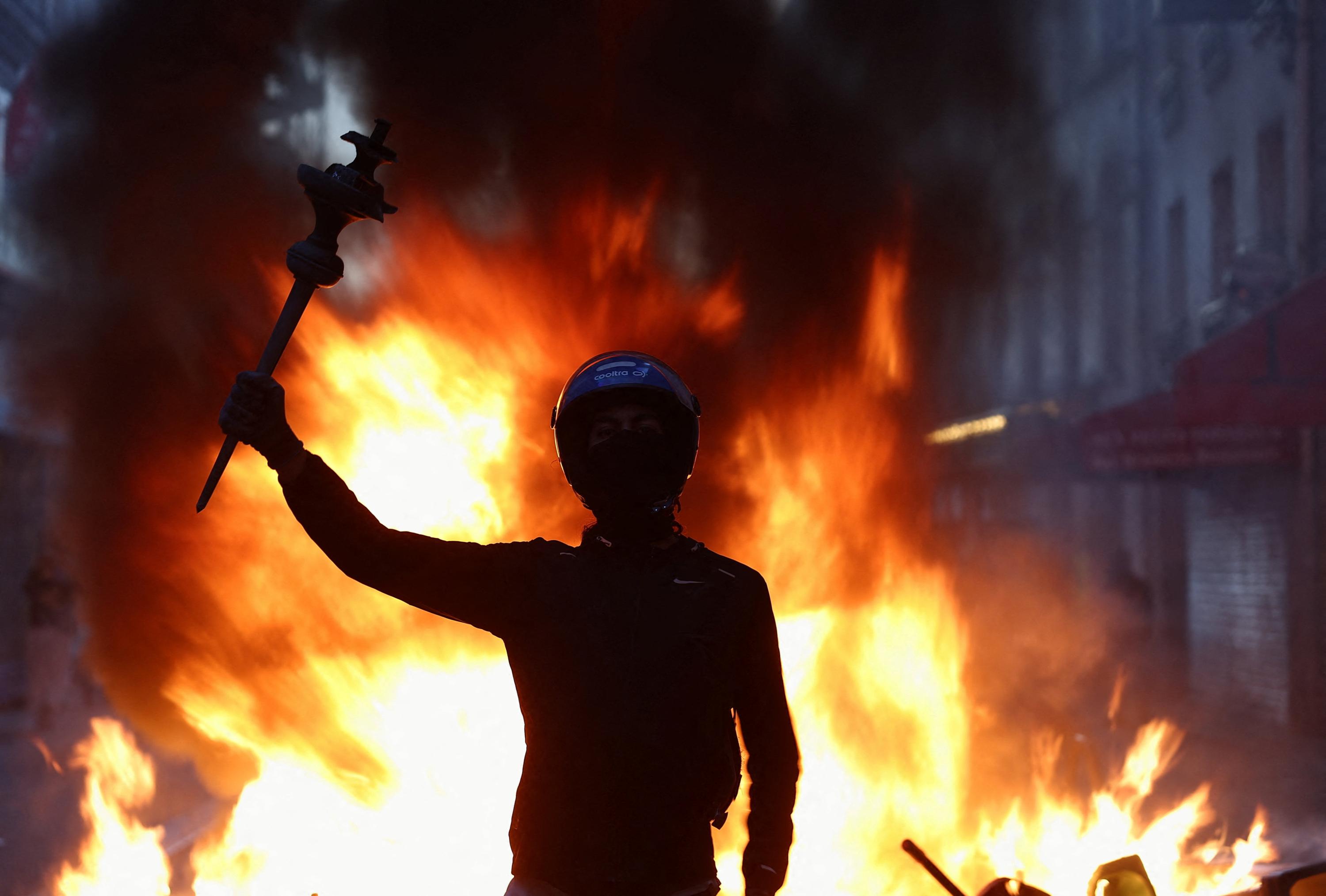 EN DIRECT - Violences du 17 octobre : les pillages se poursuivent à Paris, des «groupes hostiles» à Châtelet-les-Halles