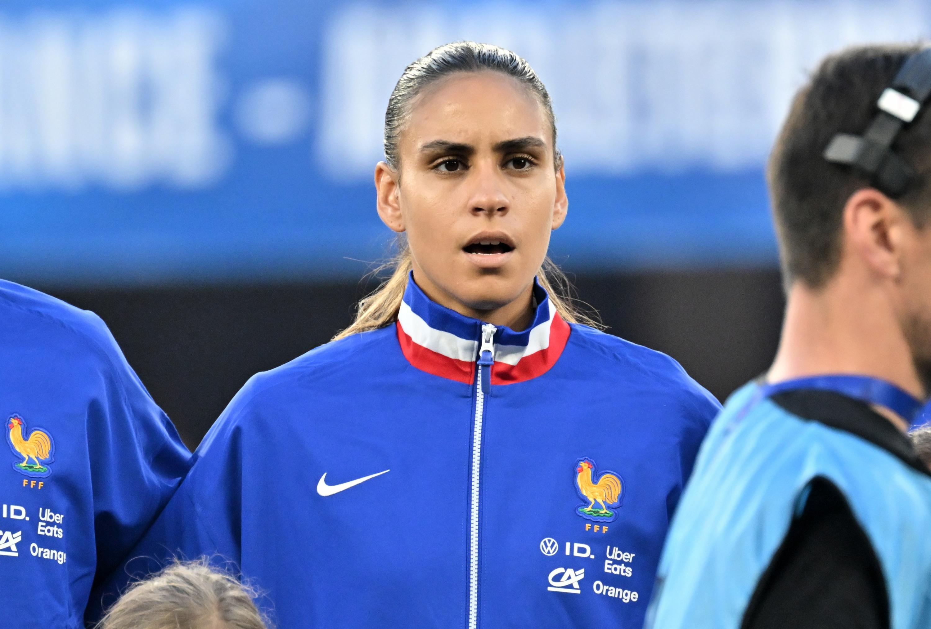 Foot féminin : touchées face à l'Irlande, les Bleues Lakrar et Baltimore ressurent sur leur état de santé