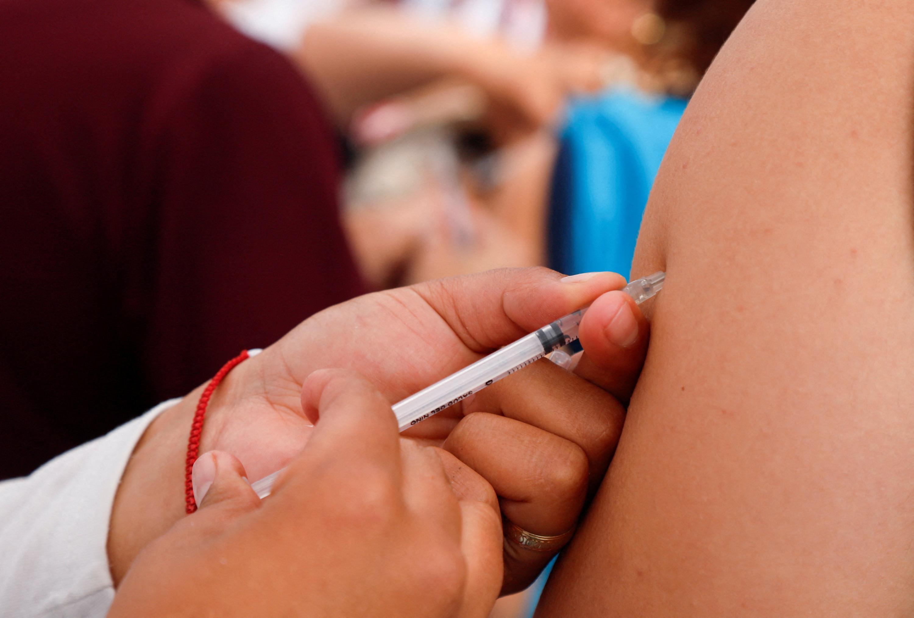 Qui, où, à quel prix, comment : tout savoir sur la vaccination contre la grippe et le Covid qui commence mardi