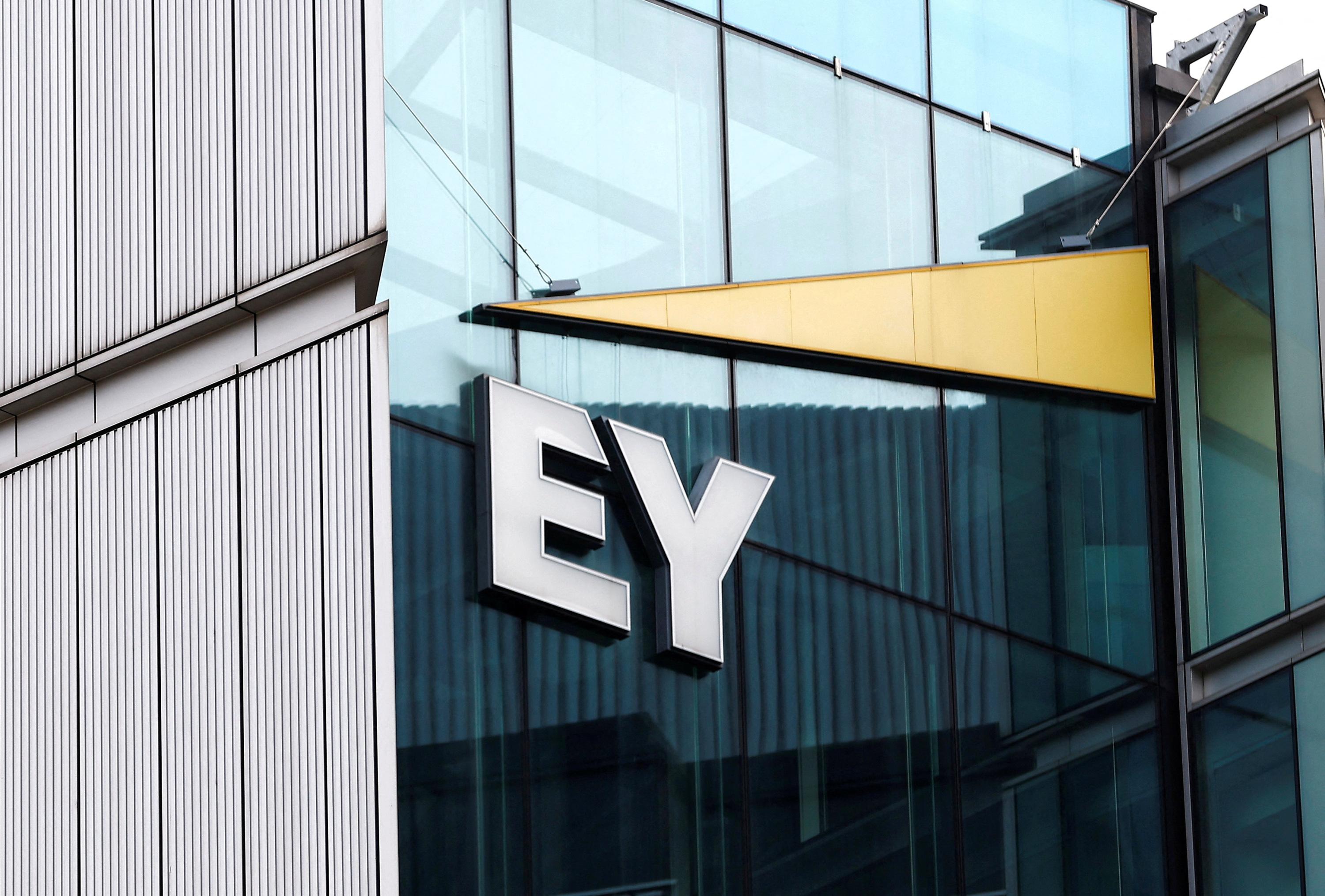 EY, en difficultés financières, va retenir une partie de la rémunération de ses associés aux États-Unis