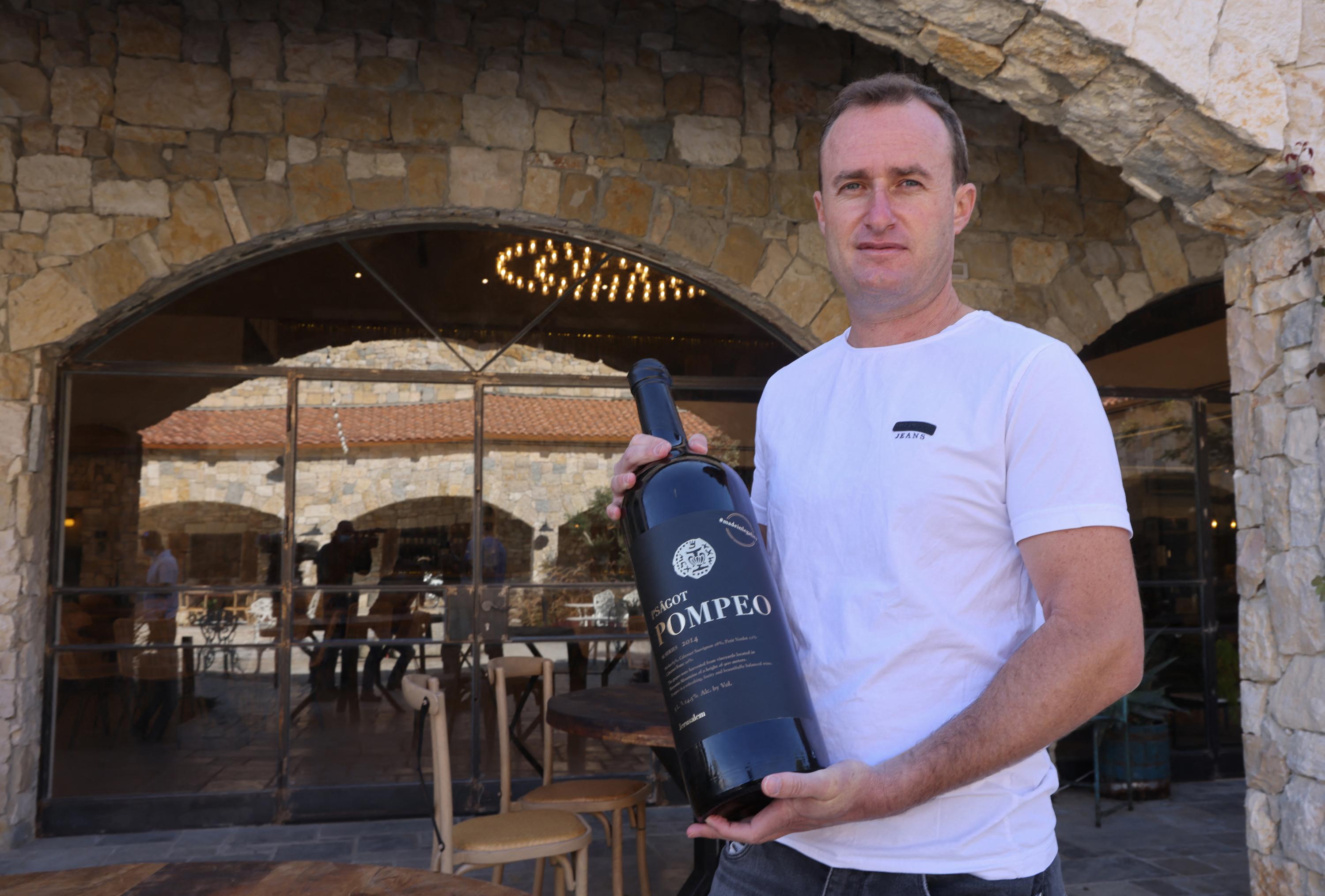 «Nous sommes dans notre patrie» : un vigneron israélien déterminé à rester malgré les sanctions contre les colonies en Cisjordanie