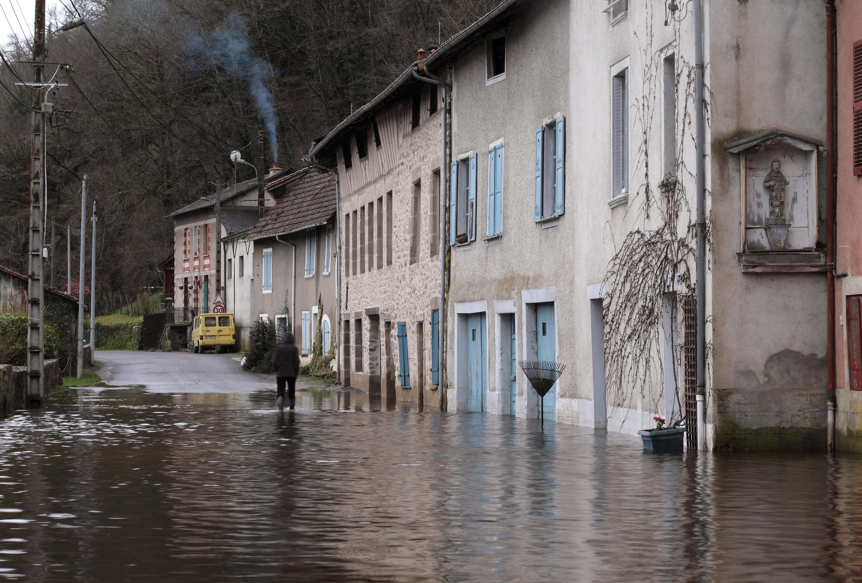 Pluie-inondations : le Gard et l'Hérault placés en vigilance orange
