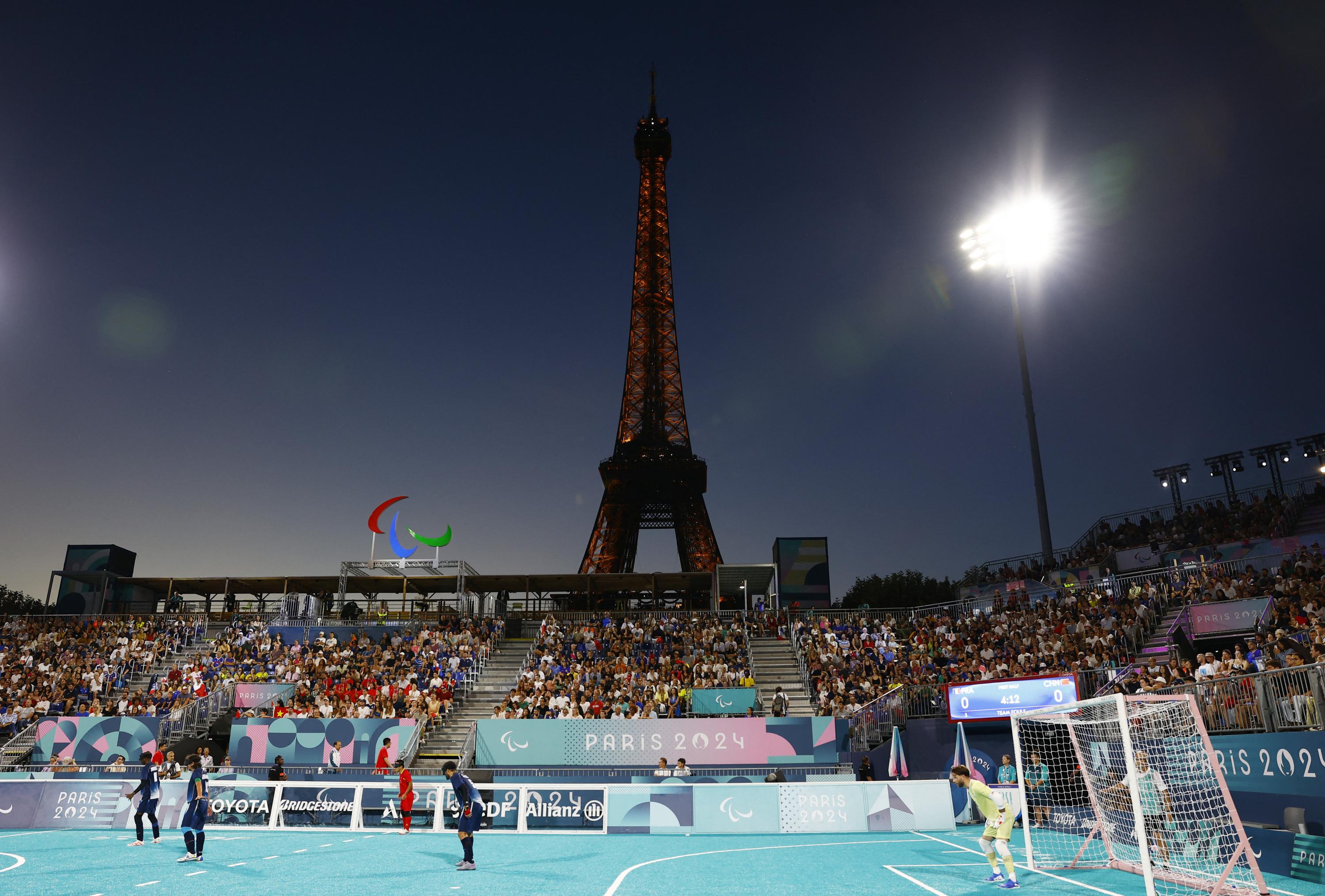 Jeux paralympiques : quand le public du cécifoot lance une «ola» sans bruit pour soutenir les Bleus