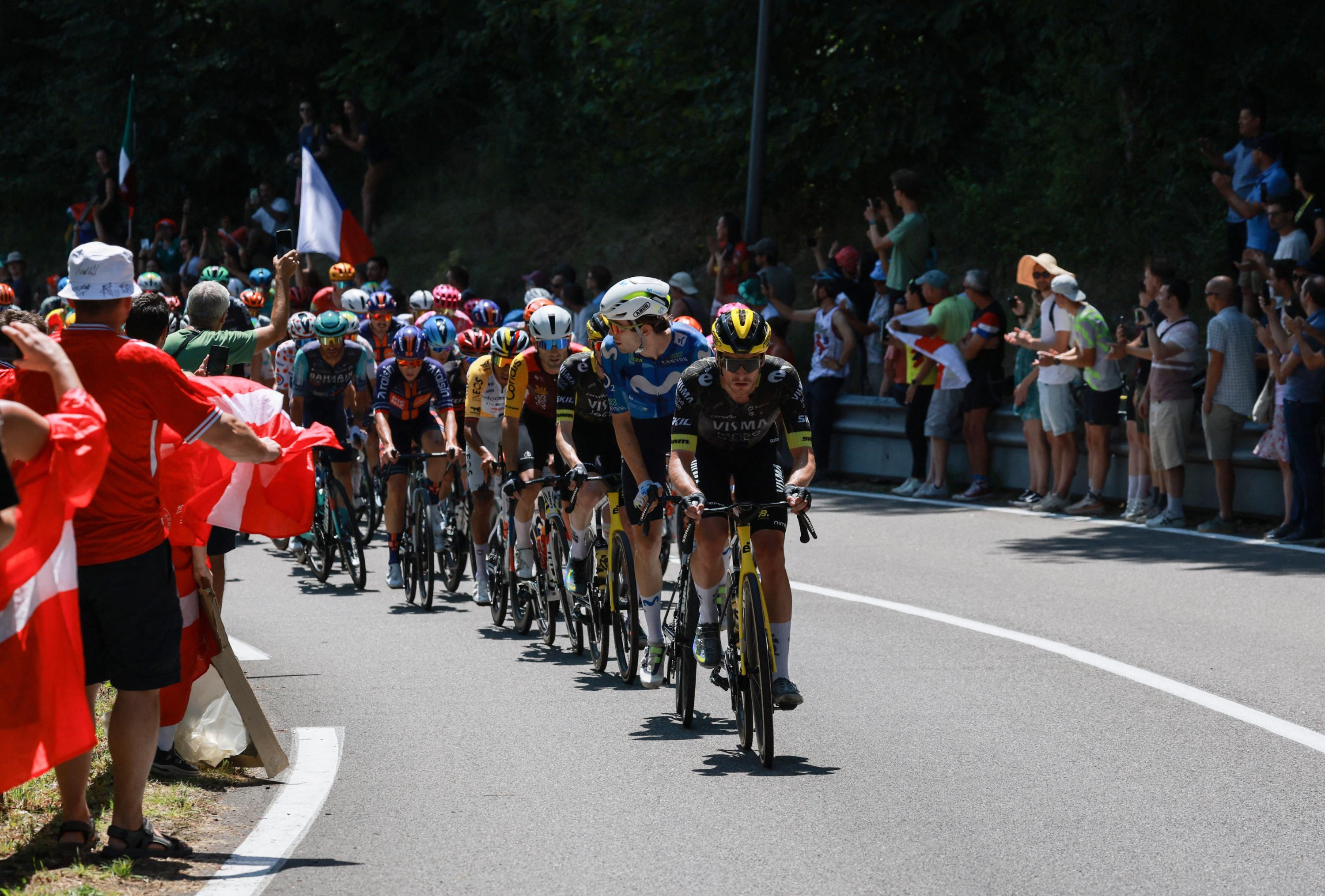 EN DIRECT - Tour de France : Valentin Paret-Peintre se montre, les grimpeurs attendus à Orcières-Merlette... Suivez la 18e étape