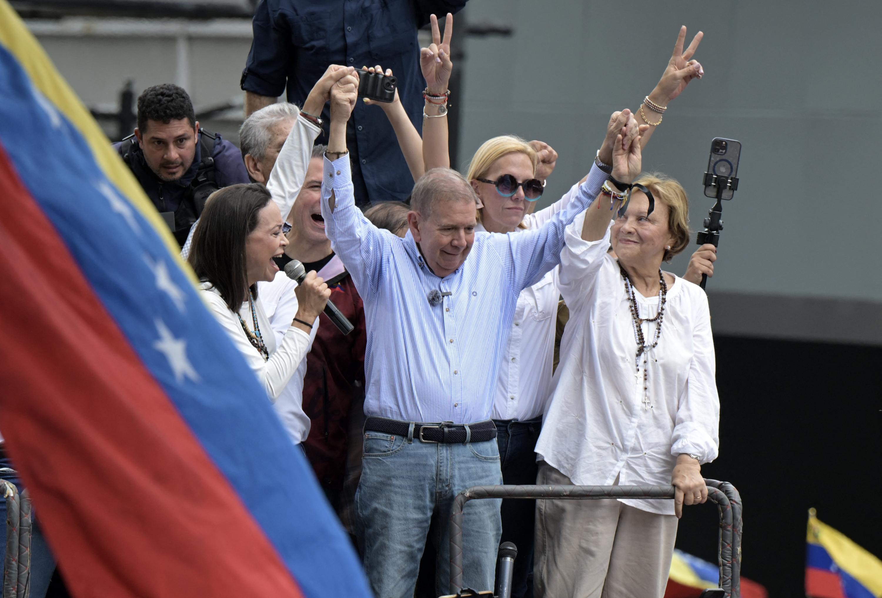 Les opposants vénézuéliens Machado et Urrutia reçoivent le prix Sakharov