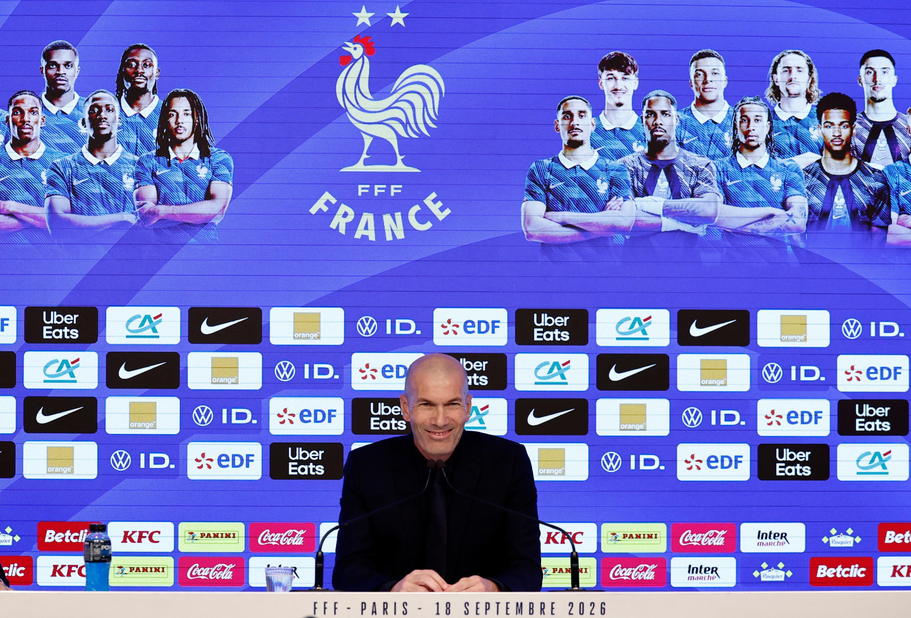 EN DIRECT - Équipe de France : Zinédine Zidane dévoile sa première liste, Kanté et Digne absents, Jacquet et Lepaul présents