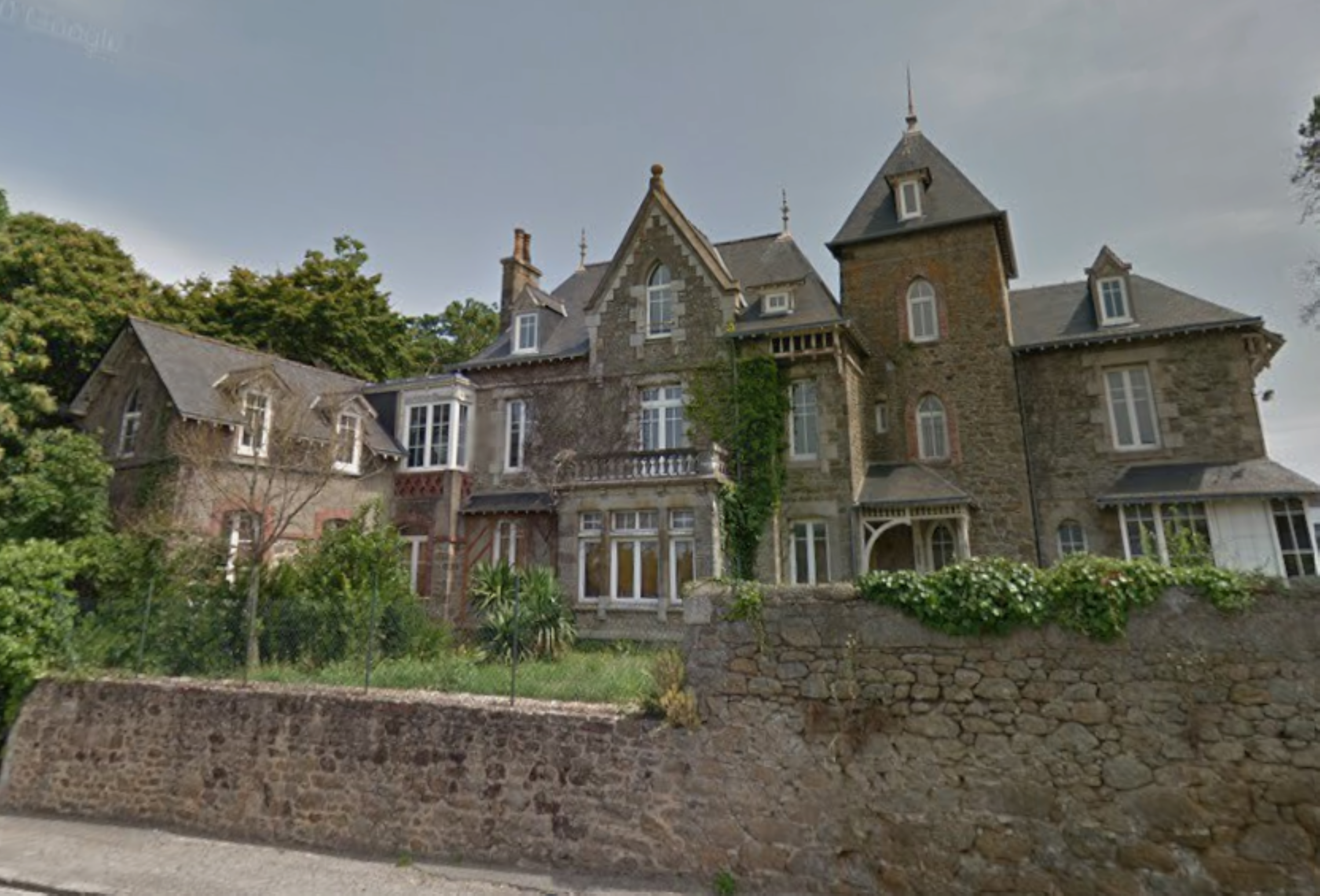 Villa de 700 m² cédée 150 000 euros par la ville de Dinard : un élu d’opposition saisit le préfet d’Ille-et-Vilaine pour contester la vente