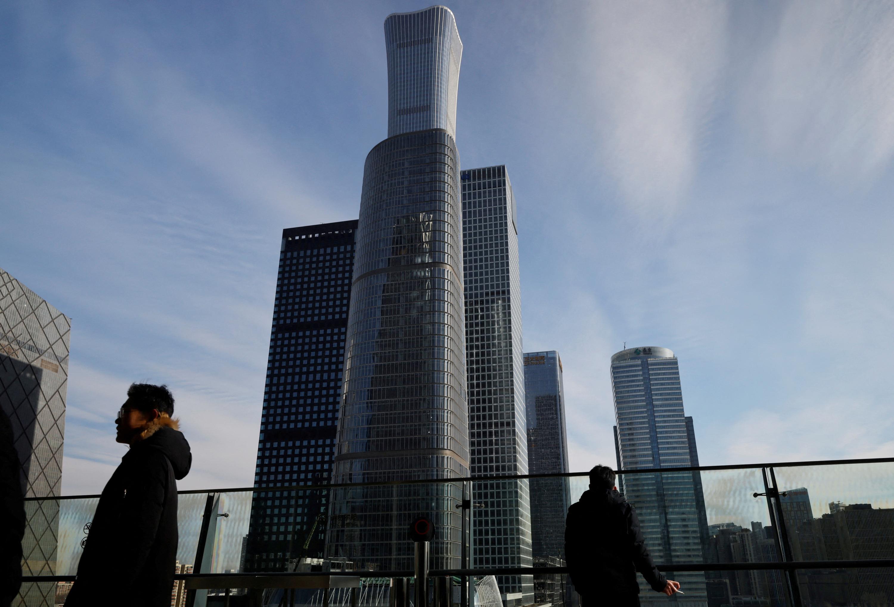 «Je n’ose plus revenir au pays de peur de ne pouvoir repartir» : la Chine durcit les contrôles aux frontières pour empêcher la fuite des talents de l’IA