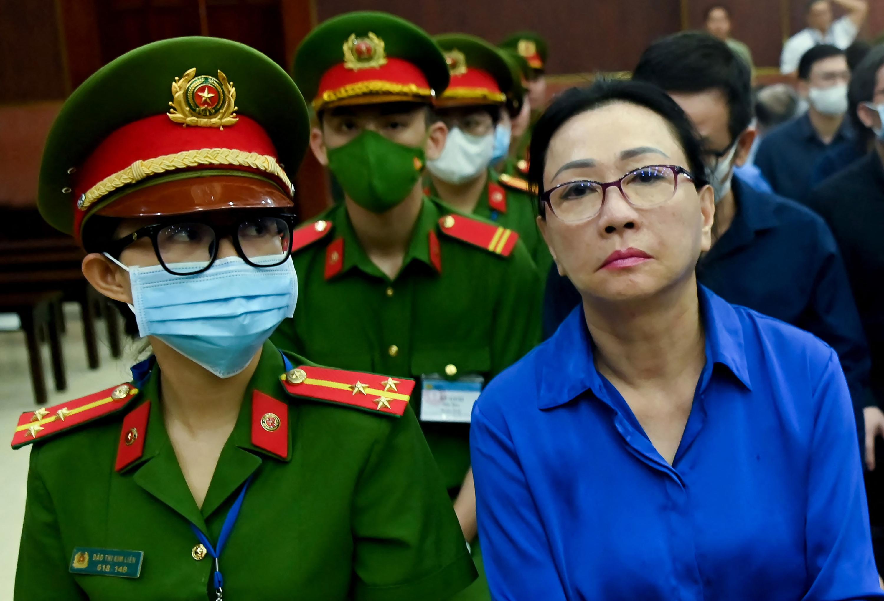 Une Vietnamienne, au cœur du plus grand scandale financier du pays, doit réunir neuf milliards de dollars pour échapper à la peine de mort