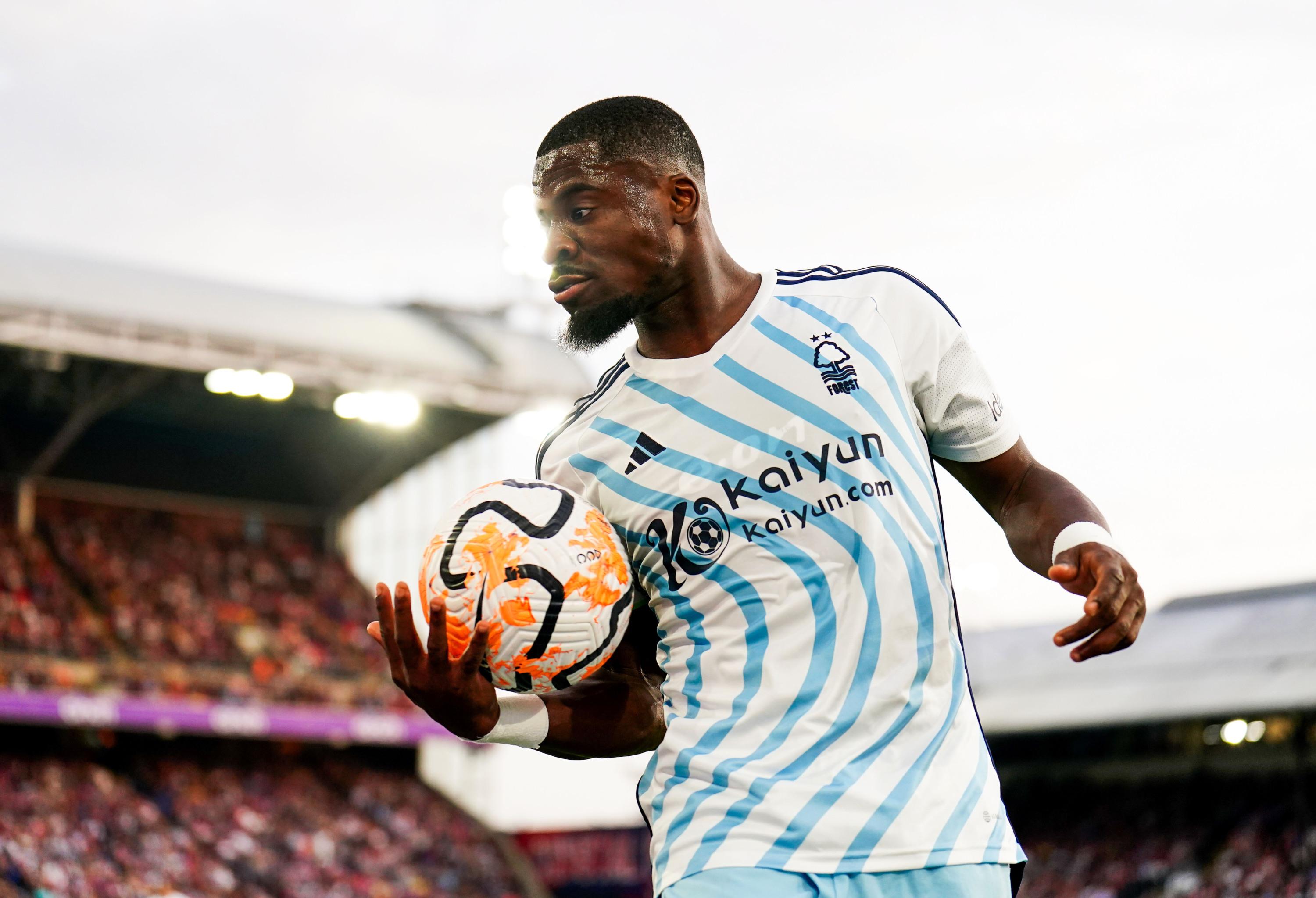 Foot : dix ans après avoir traité de «fiotte» Laurent Blanc, Serge Aurier présente ses excuses