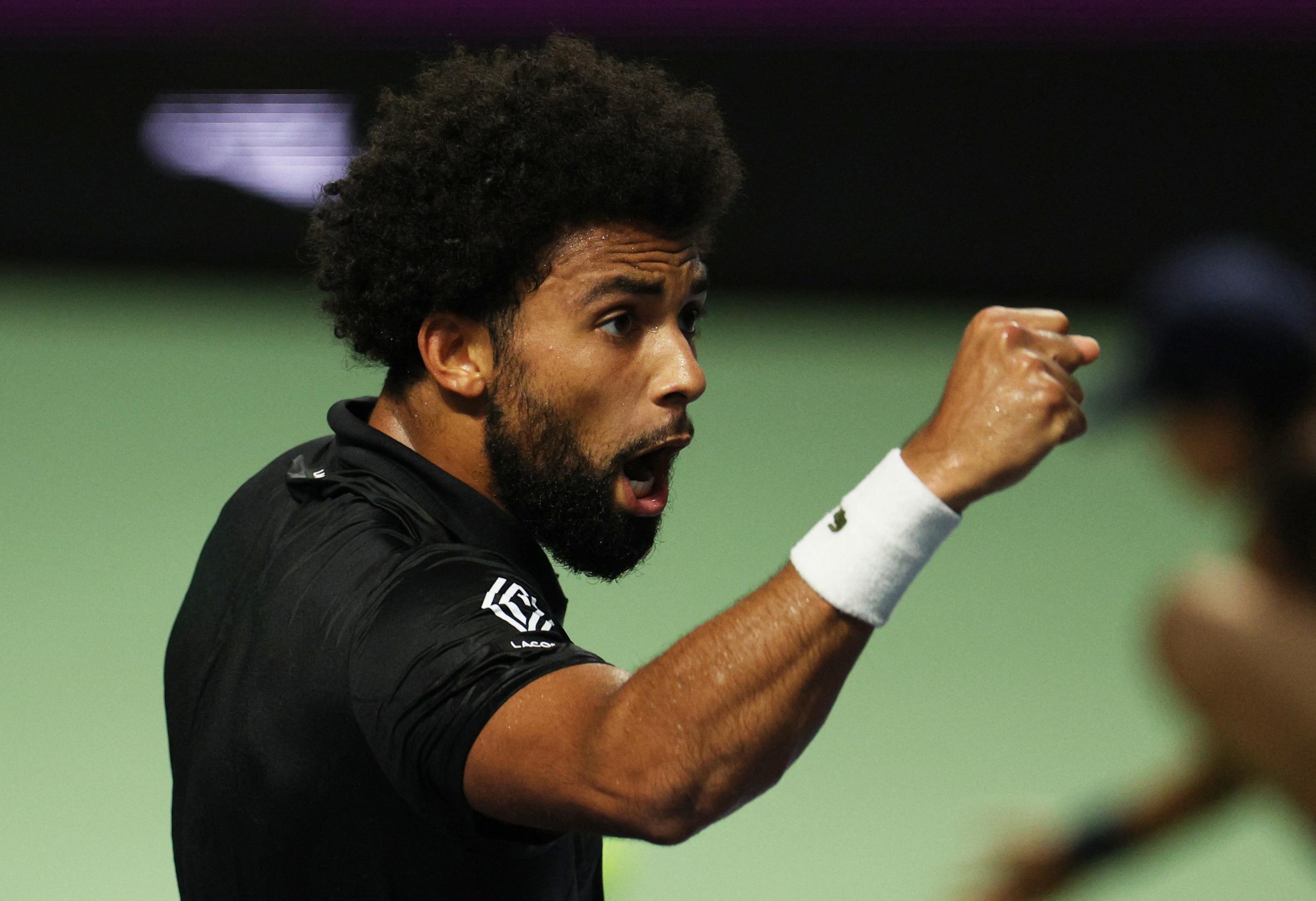 Tennis : à sa main, Arthur Fils file au 3e tour à Shanghai