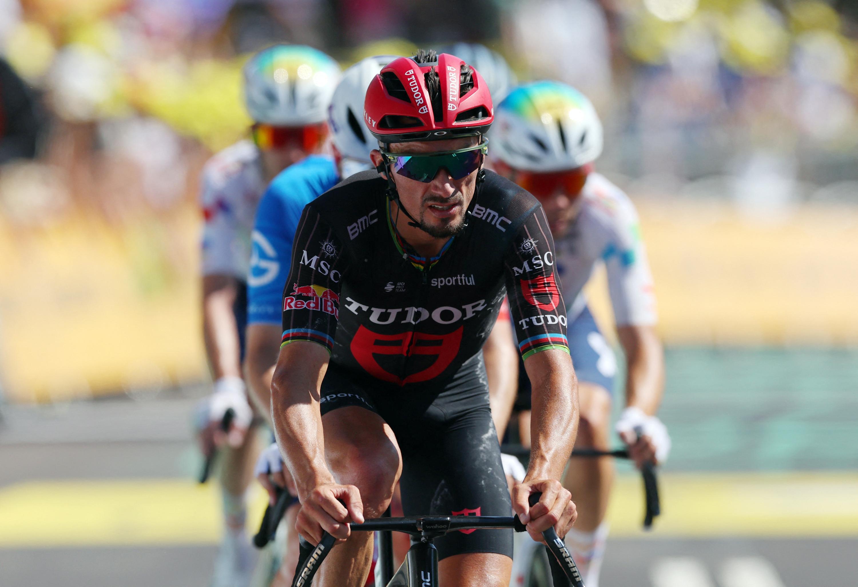 EN DIRECT - Tour de France : Alaphilippe dans l’échappée, les sprinters attendus entre Vichy et Nevers... Suivez la 11e étape