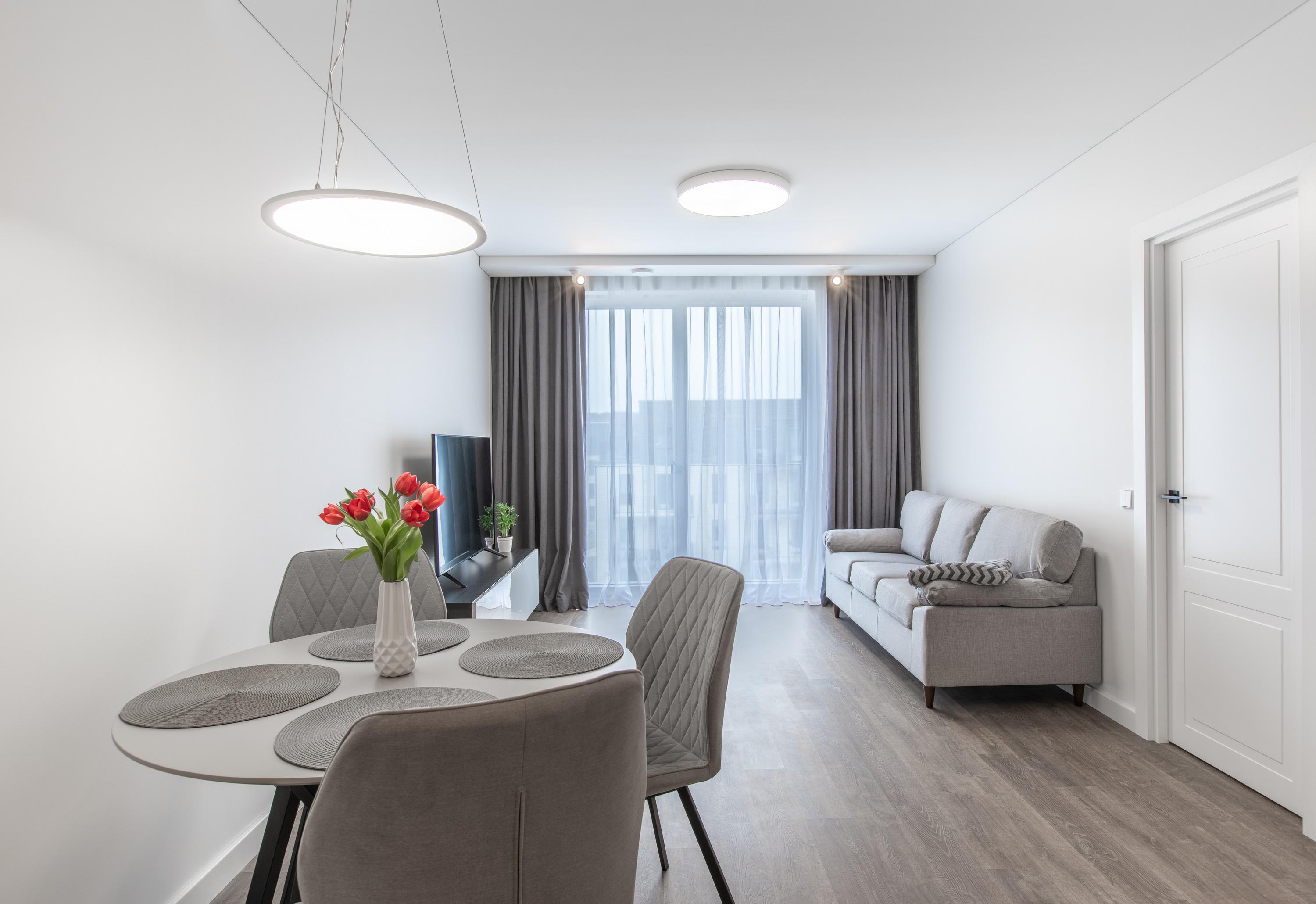 Le nombre de meublés de courte durée a augmenté de 93 % entre 2018 et 2024, jusqu’à voir fondre dangereusement l’offre locative classique dans les destinations européennes très populaires.