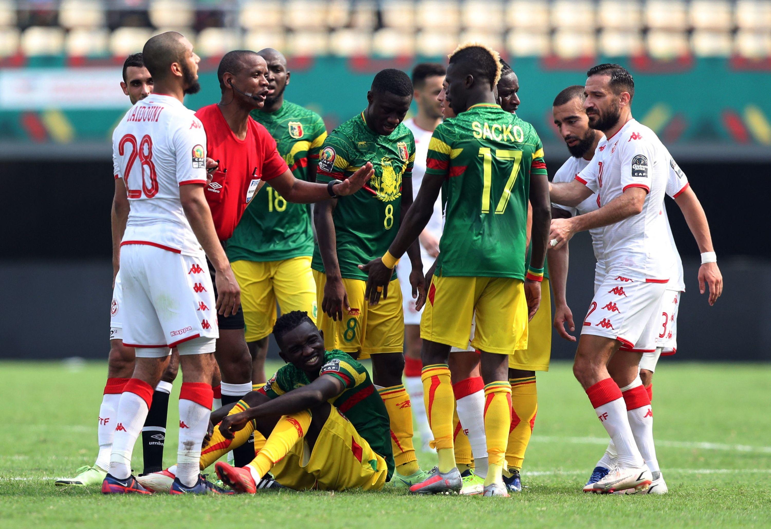Coupe d'Afrique des Nations : le Mali domine la Tunisie dans la confusion  et la polémique
