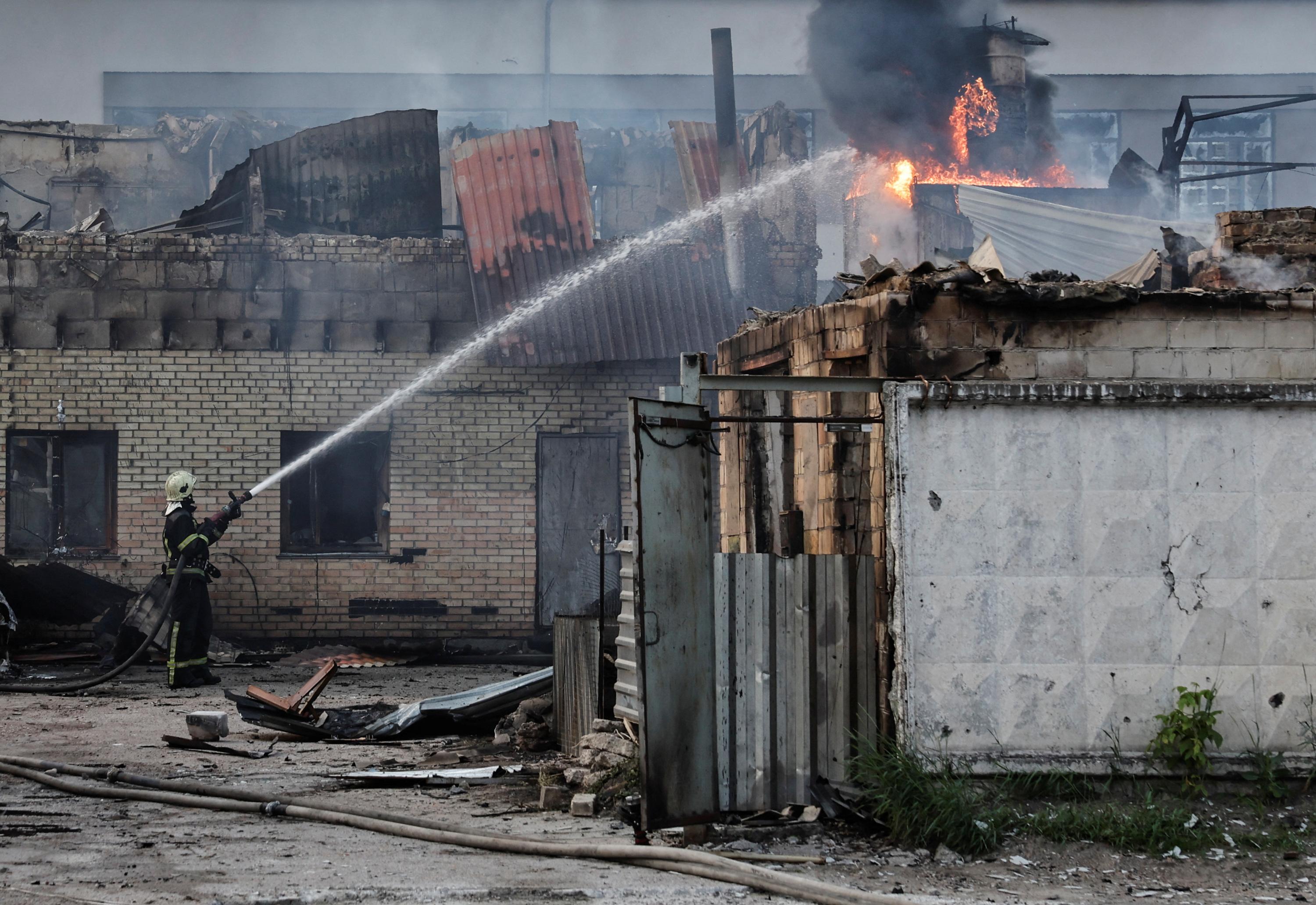 Guerre en Ukraine : un mort dans des attaques aériennes «massives» sur Kiev et Odessa, une maternité touchée