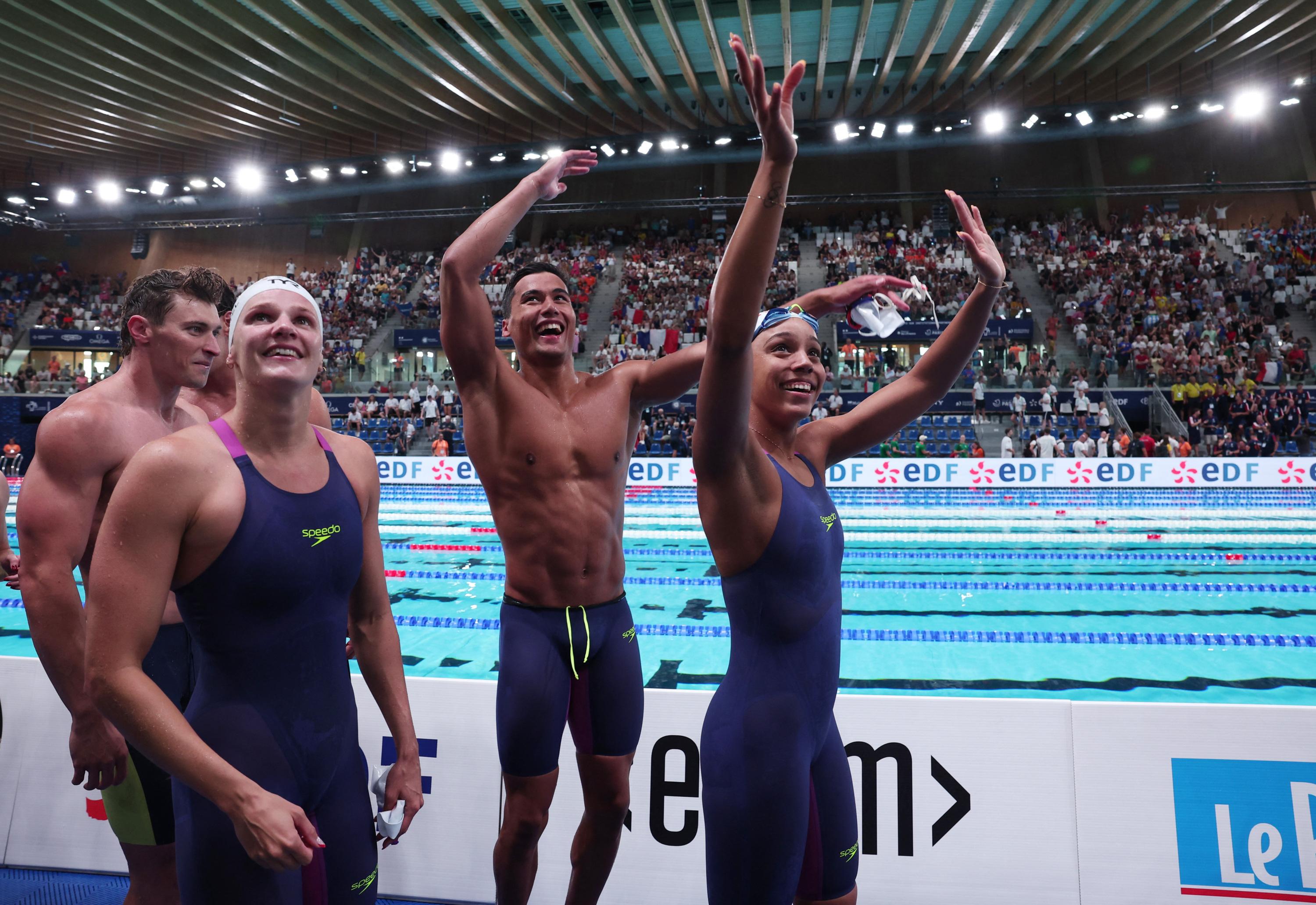 Championnats d’Europe de natation : revivez la médaille d’or relais mixte de Grousset et Wattel et les deux autres médailles des Bleus mardi à Saint-Denis