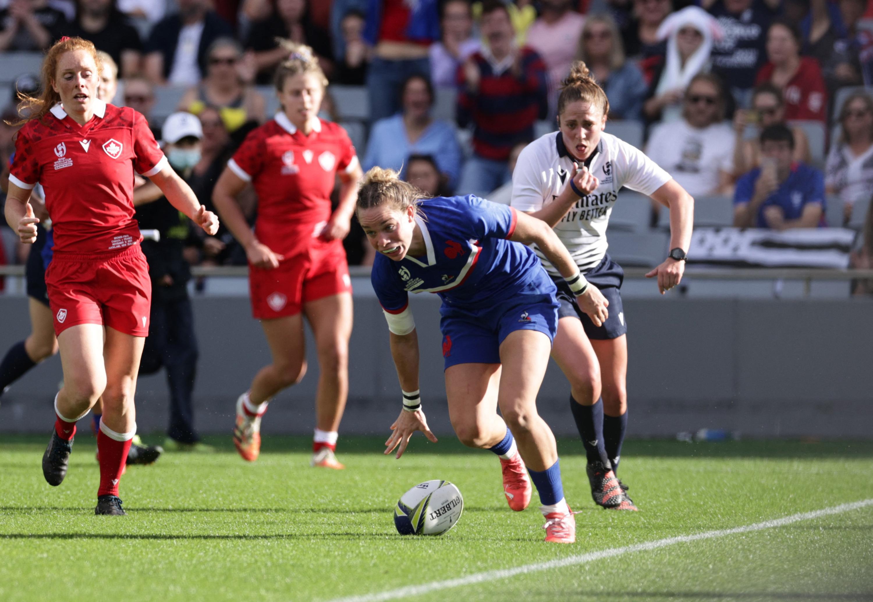 Mondial de rugby : en vidéo, l'écrasante victoire des Bleues face aux Canadiennes