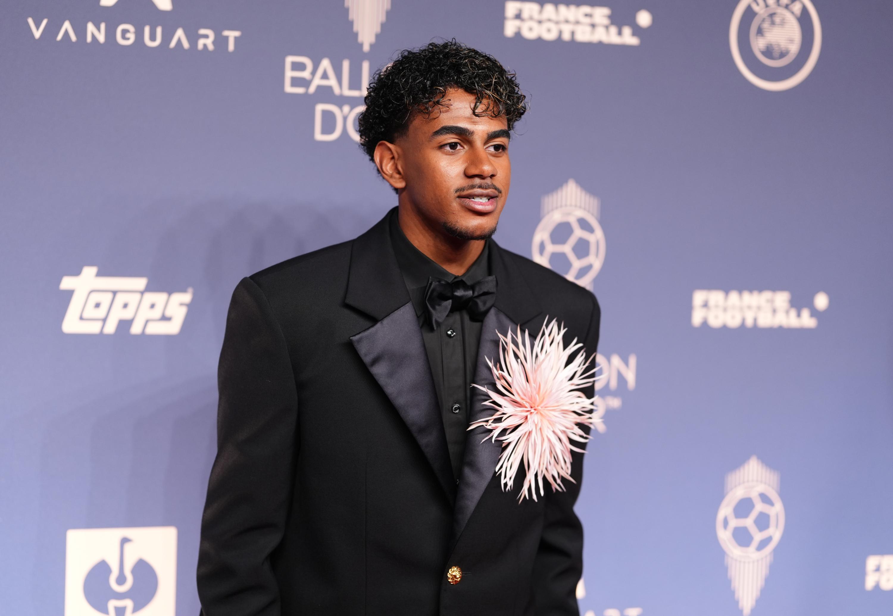 EN DIRECT - Ballon d’Or : Mbappé, Kane, Yamal et Dembélé sont tous arrivés, la soirée peut enfin commencer… Suivez la cérémonie