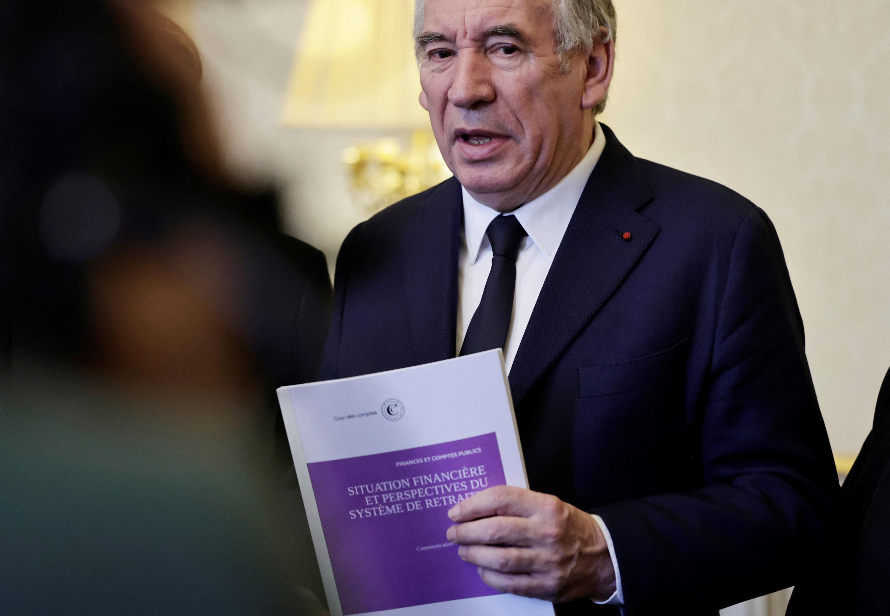 Retraites : un déficit «immédiat» du système de 6 milliards qui «dérivera à 30 milliards dans les années qui viennent», selon François Bayrou