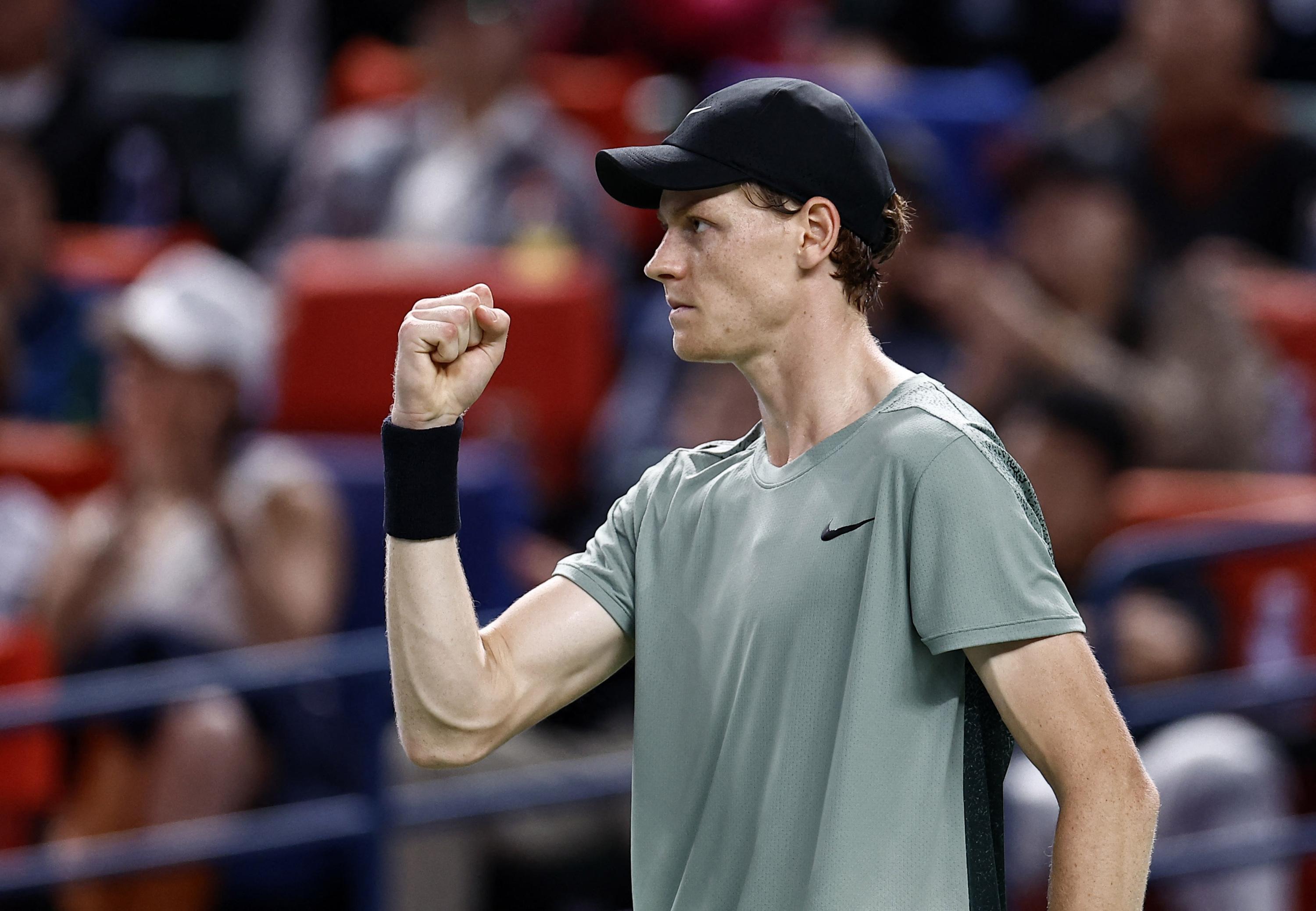 Tennis : Sinner s’impose en maître à Shanghai face à Djokovic