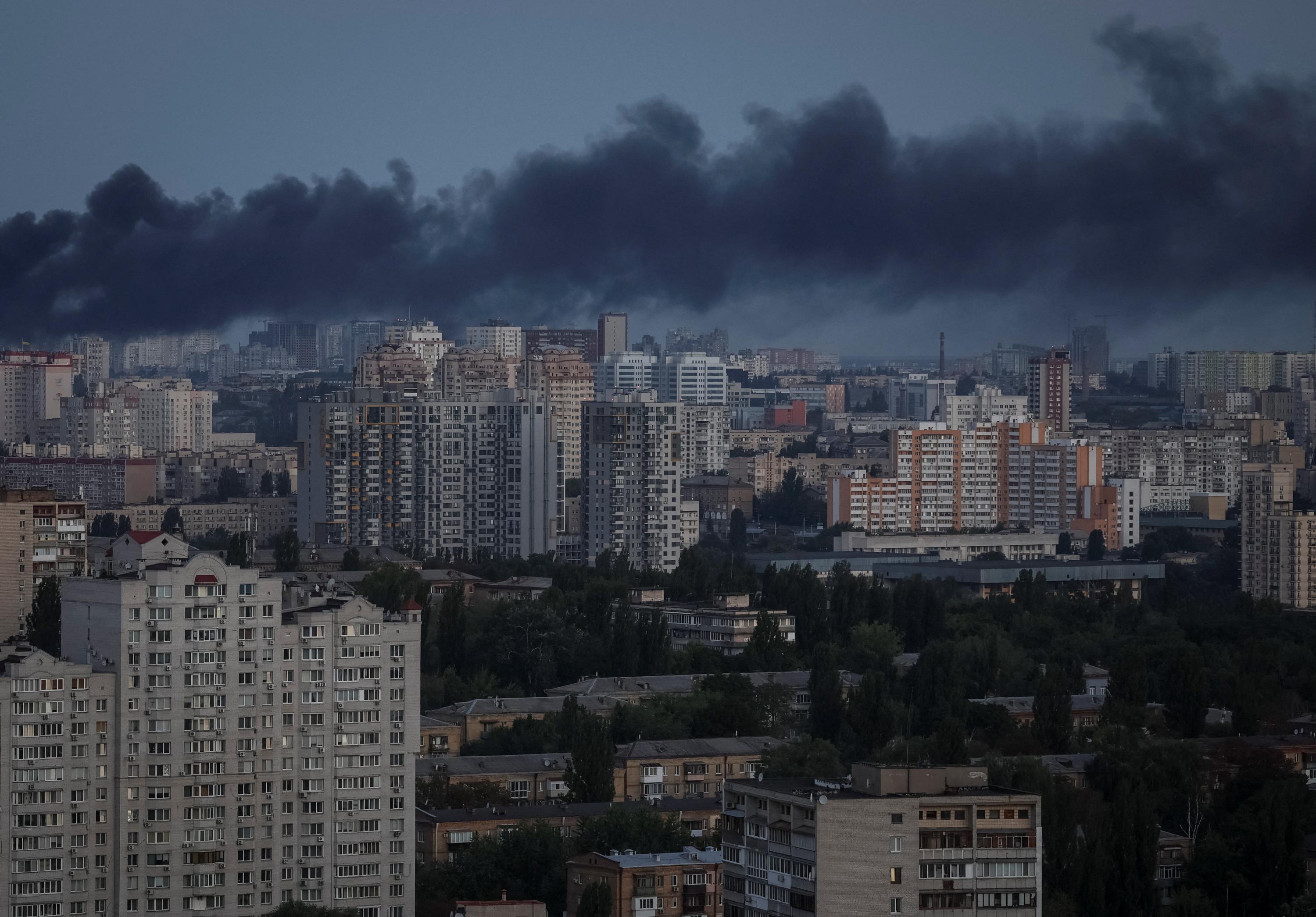 Guerre en Ukraine : une attaque de drones russes se produit en plein jour jeudi en périphérie de Kiev, faisant au moins un blessé