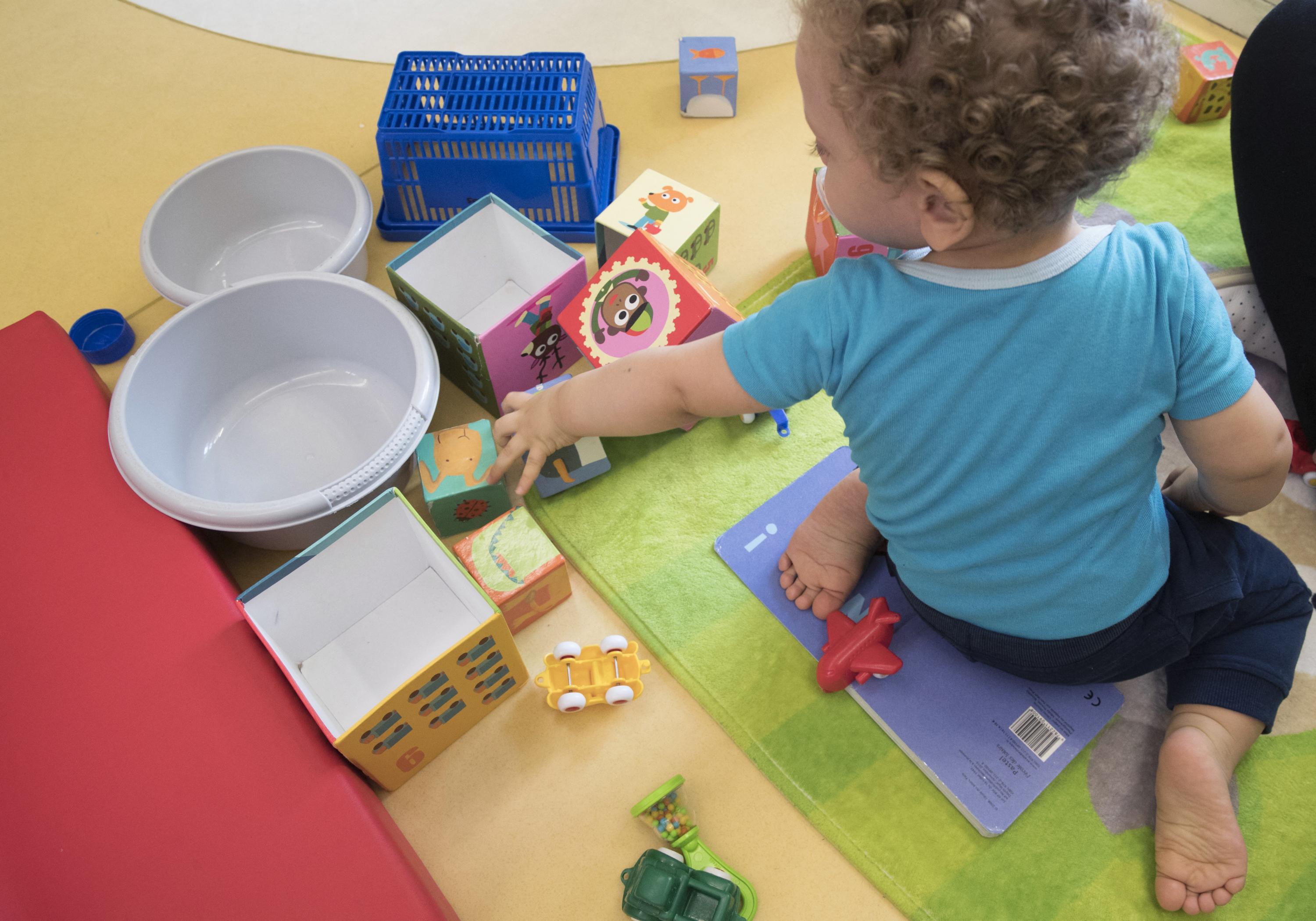 EN DIRECT - Covid-19 : lu0027accueil des enfants par les assistantes 