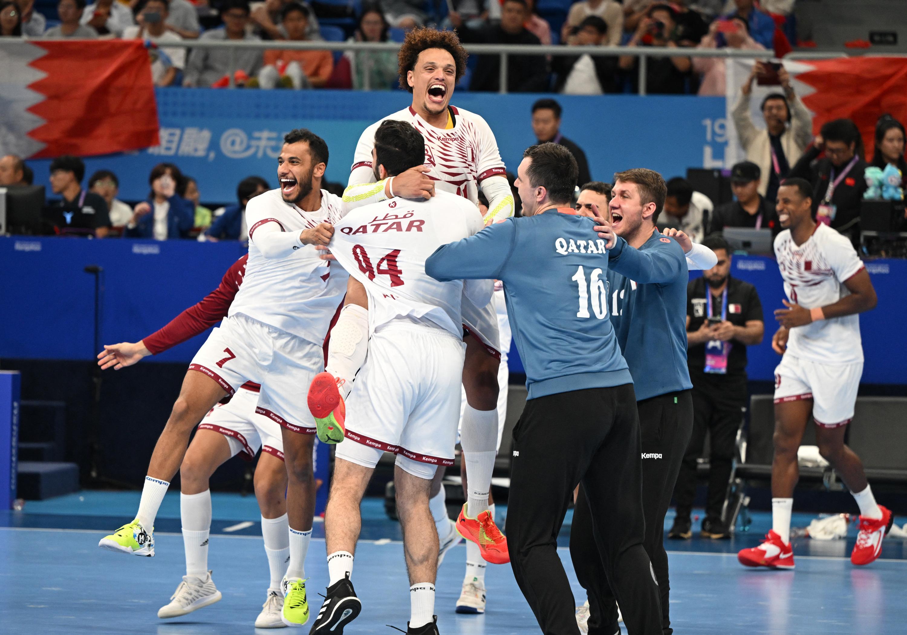 Mondial de handball 2025 : vice-champion du monde surprise, joueurs naturalisés... Qui est le Qatar, premier adversaire des Bleus ?