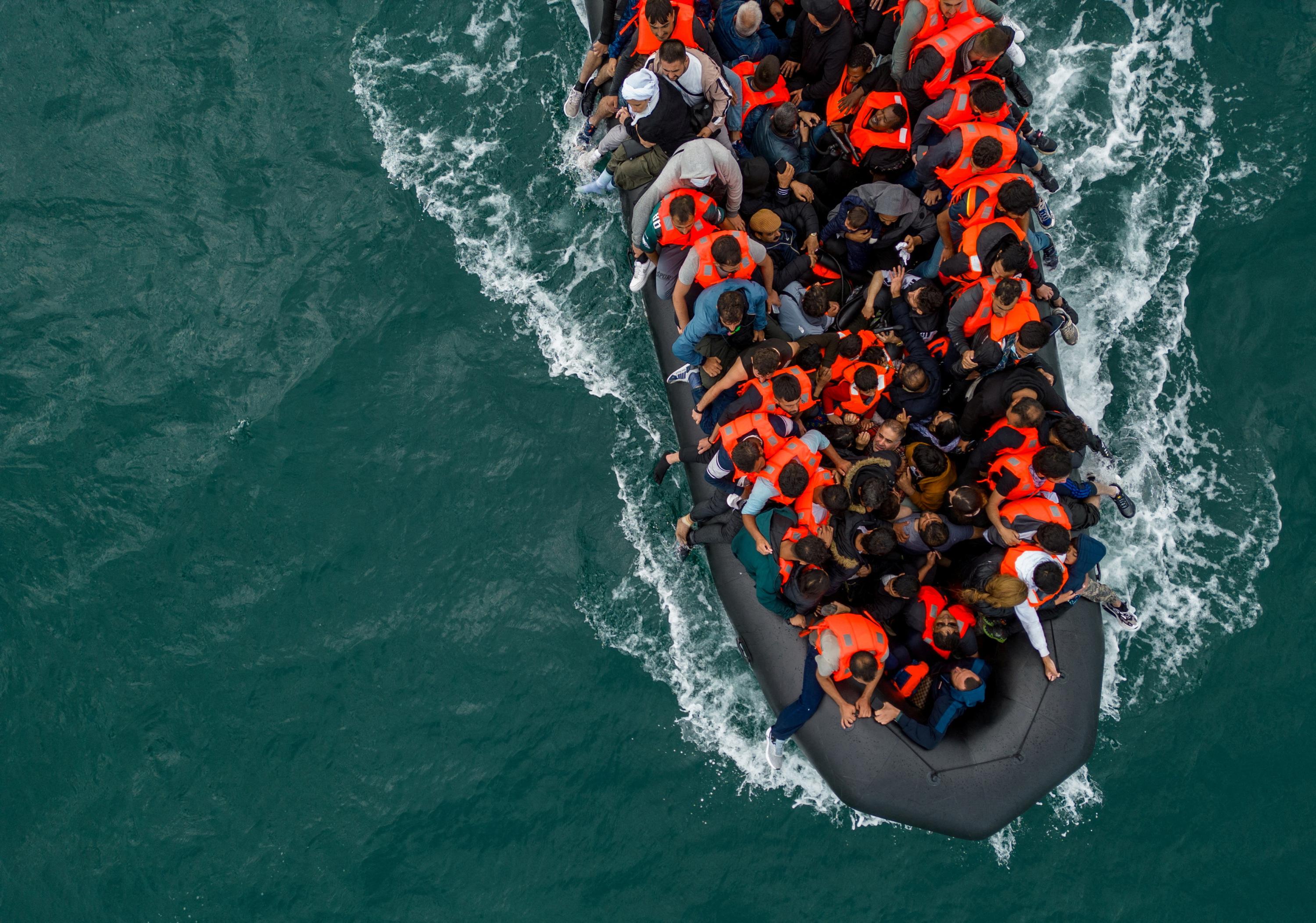Immigration illégale : des dynamiques inquiétantes en Méditerranée centrale et dans la Manche