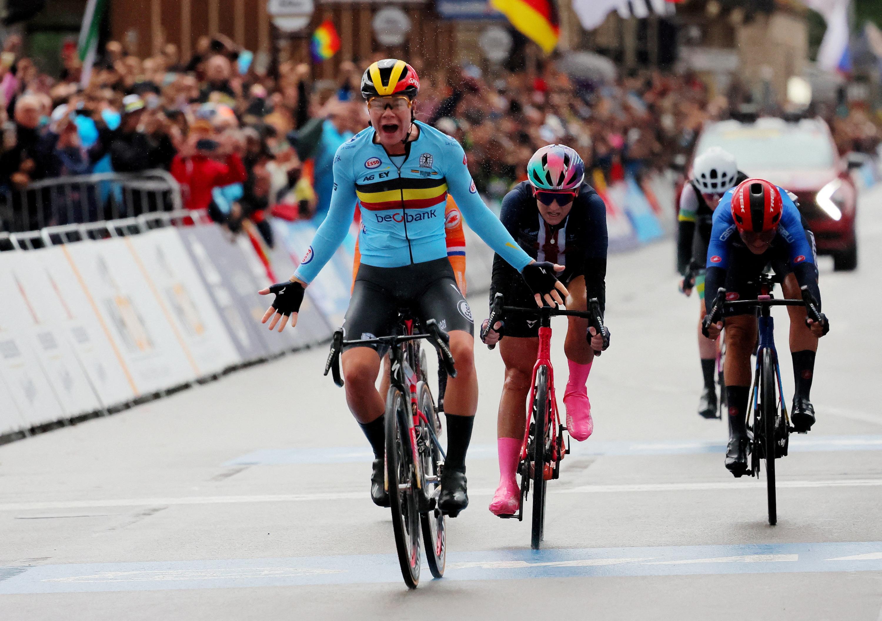 Cyclisme : La Belge Lotte Kopecky conserve son titre de championne du monde