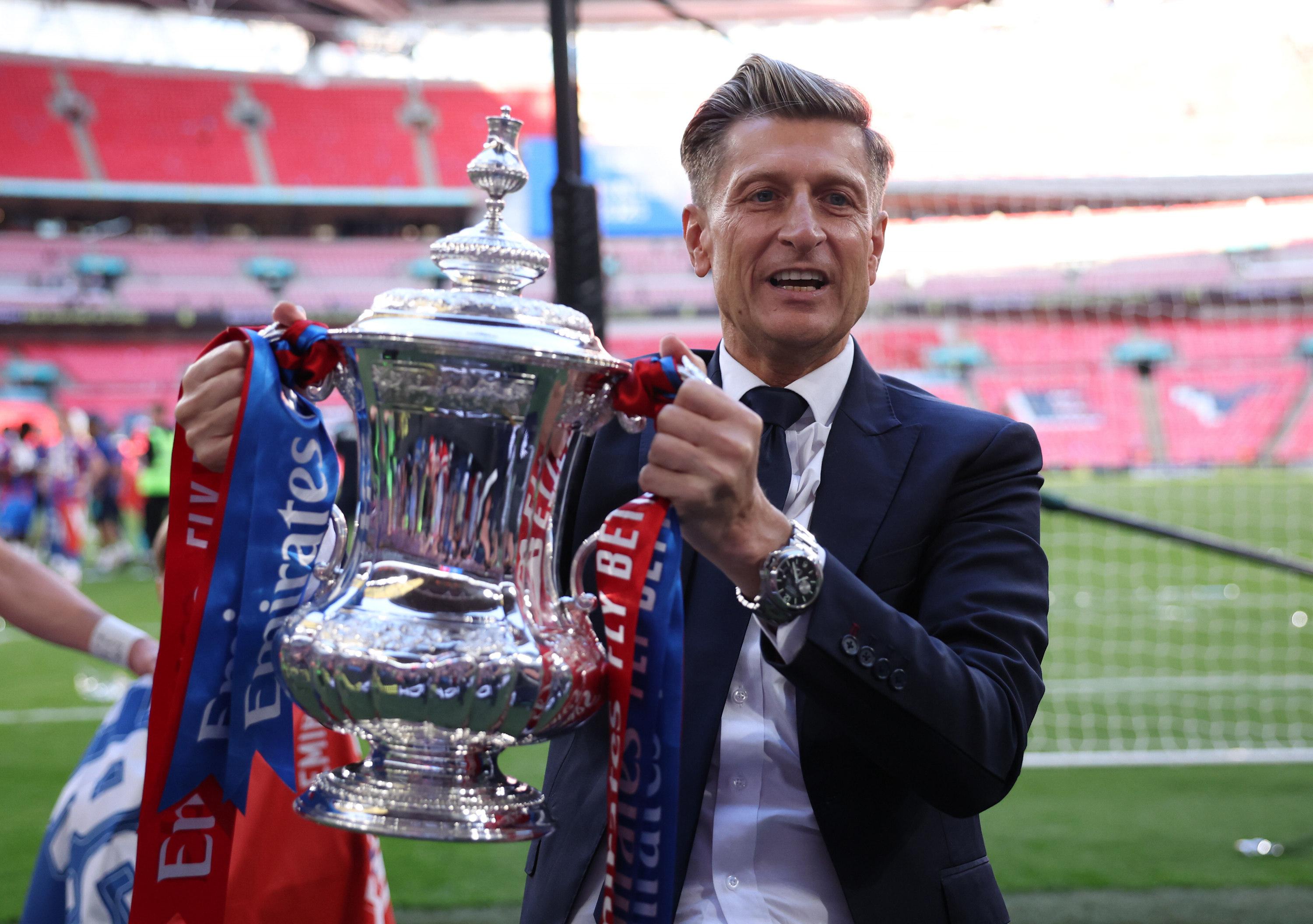 Ligue Europa : le président de Crystal Palace «dévasté» par la décision de l’UEFA d’exclure le club au profit de l’OL