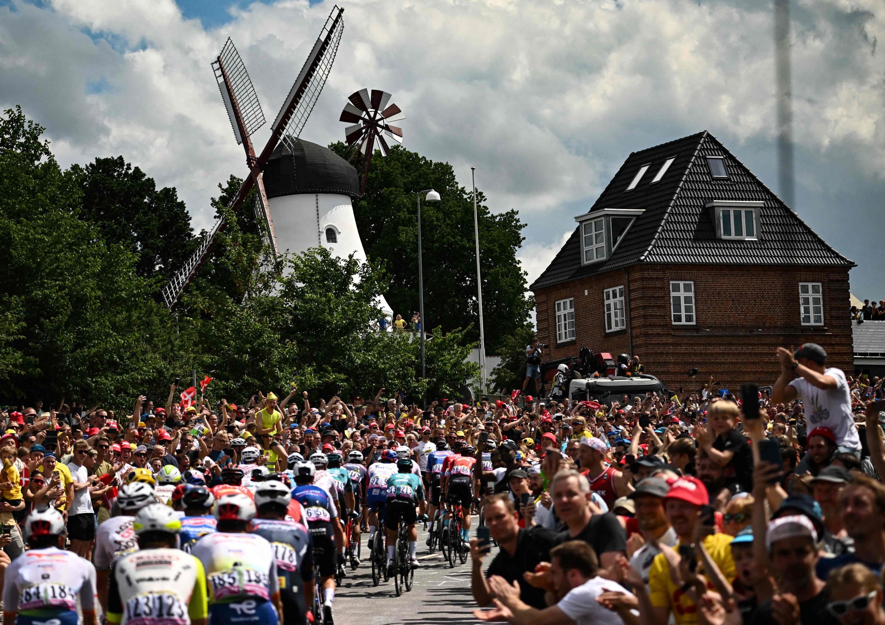 DIRECT - Tour de France : suivez la 3e étape et l'au revoir au Danemark