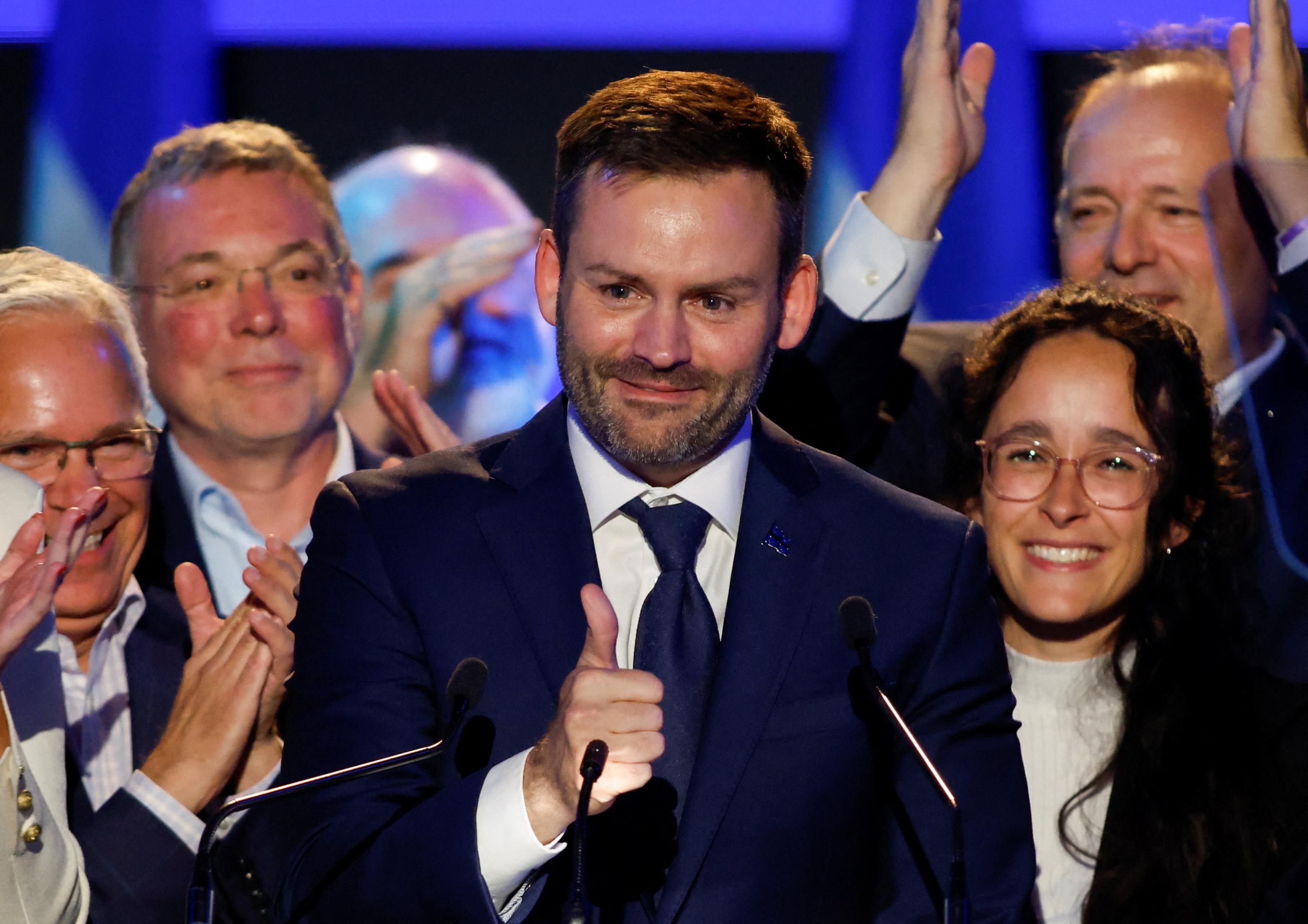 Québec: le gouvernement indépendantiste prend ses fonctions et ne prête pas allégeance au roi Charles III vignette