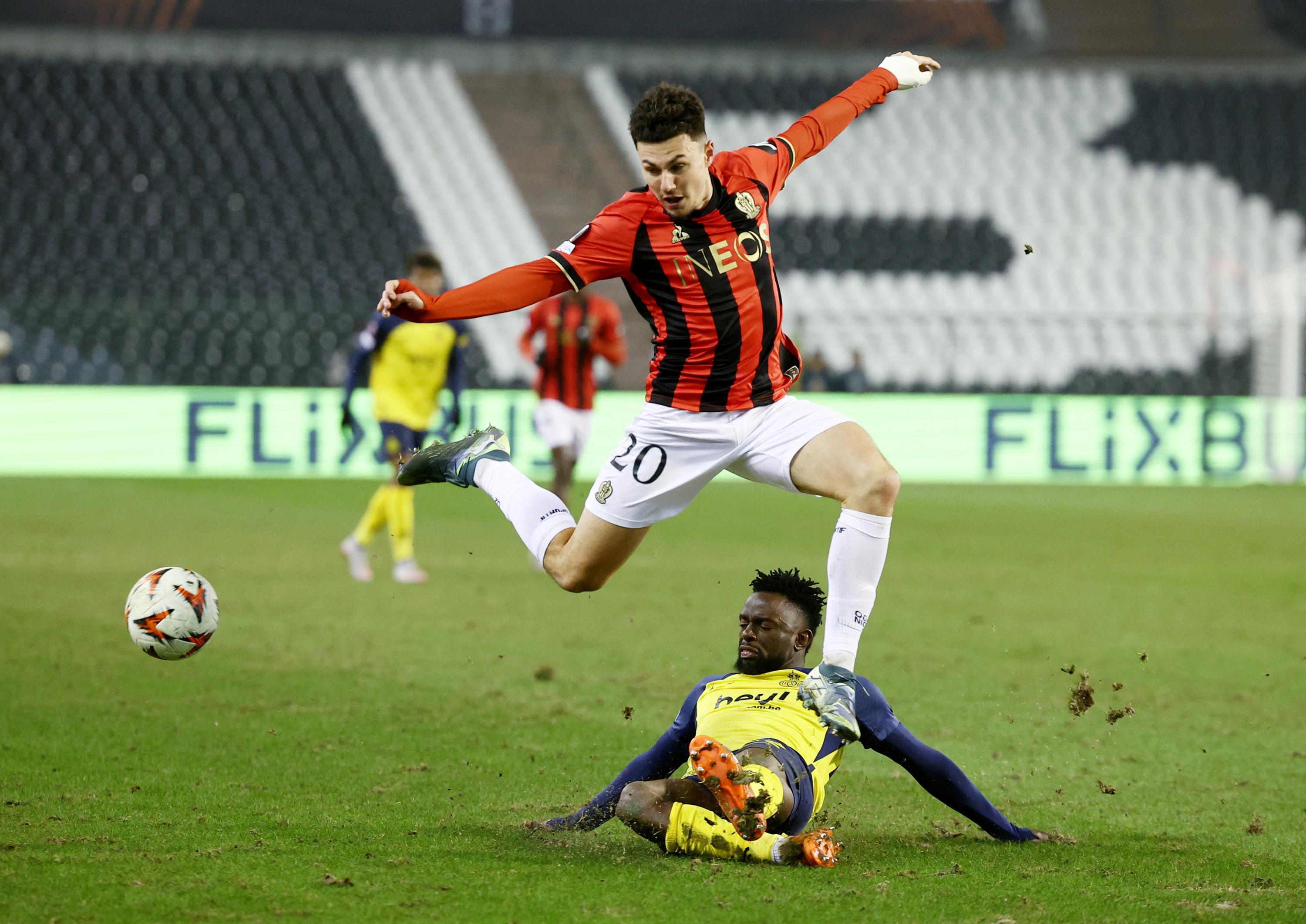 Ligue 1 : le latéral de Nice Louchet blessé à la cuisse