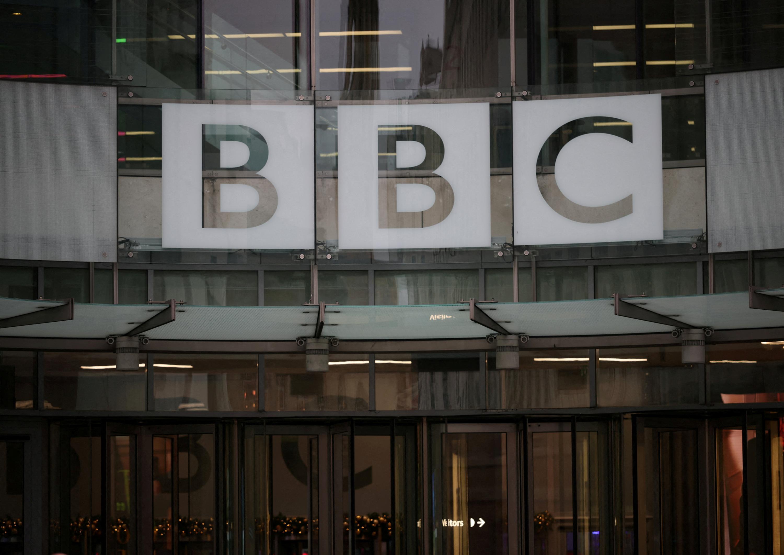 Une juge somme Donald Trump de témoigner dans sa procédure en diffamation contre la BBC d'ici le 11 décembre vignette