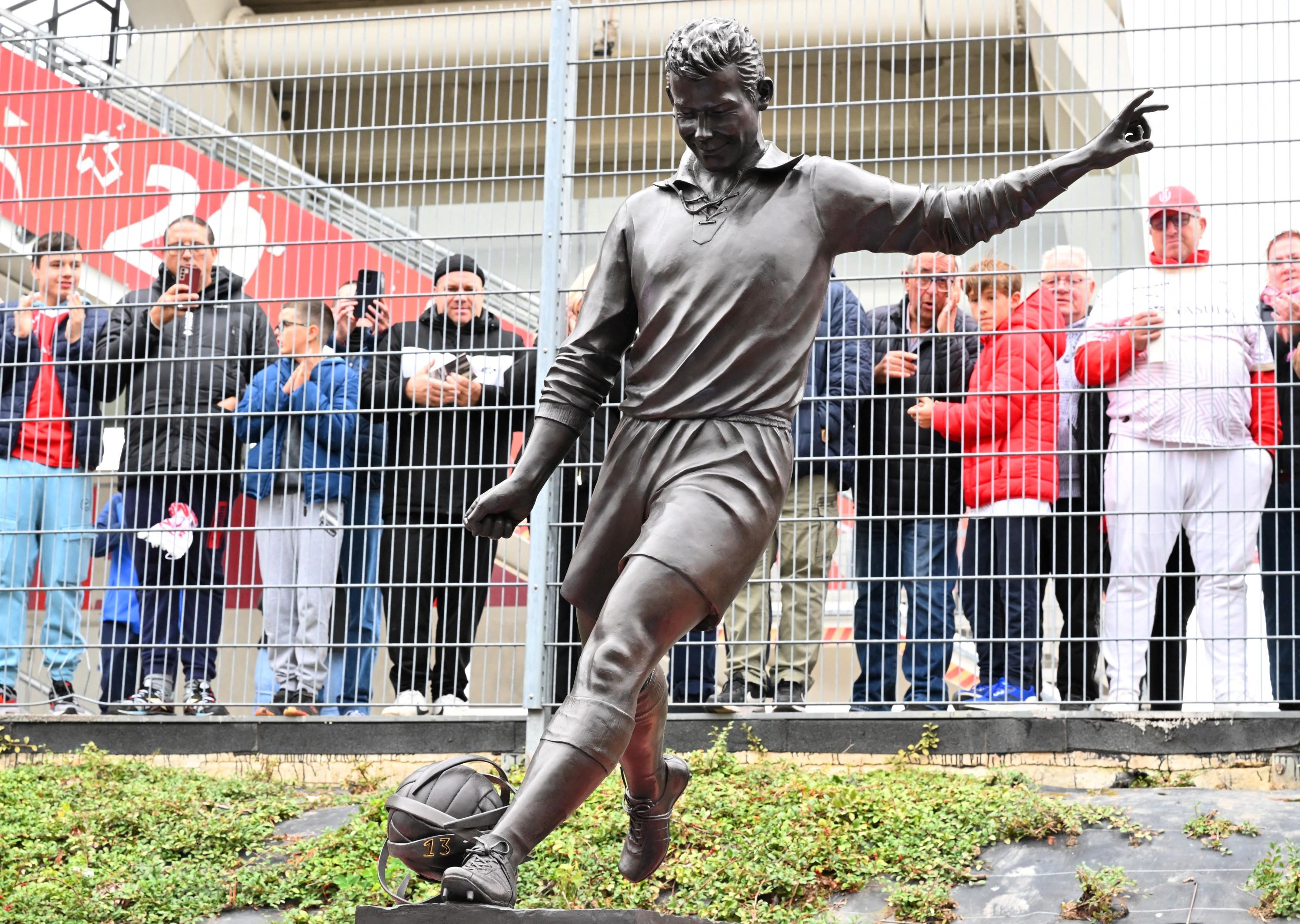 Ligue 1 : la statue de Just Fontaine est présentée à Reims