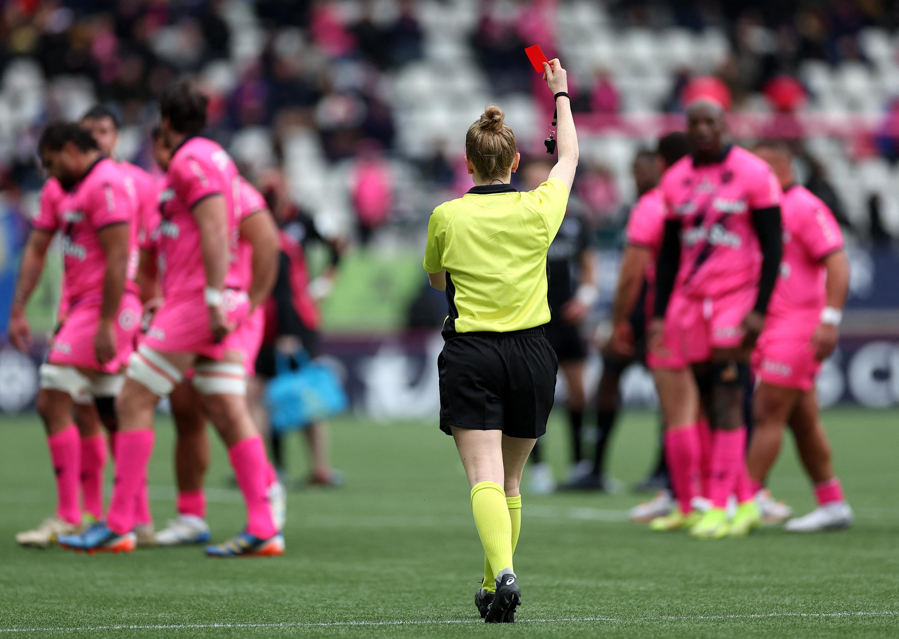 Rugby : en vidéo, le geste inadmissible de Macalou et le résumé de la défaite du Stade Français face aux Saracens