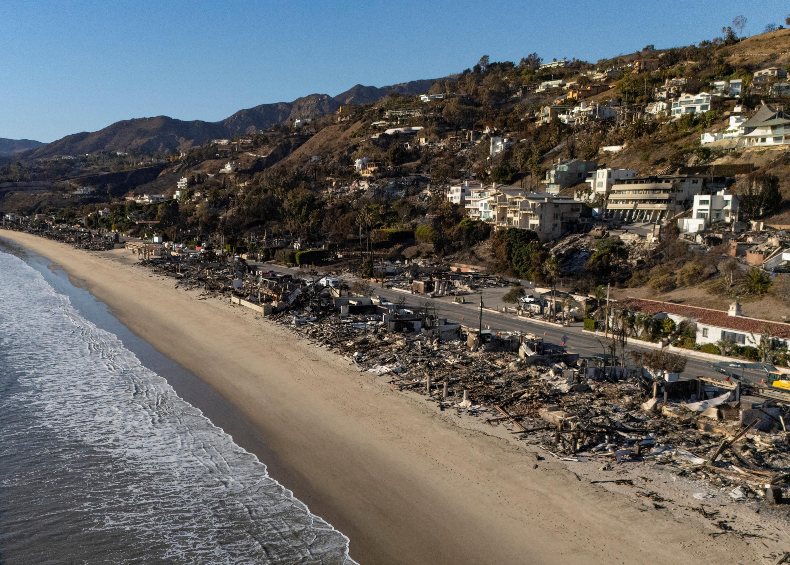 Incendies à Los Angeles : certaines habitations brûlaient depuis 40 minutes lorsque l’ordre d’évacuer a été donné