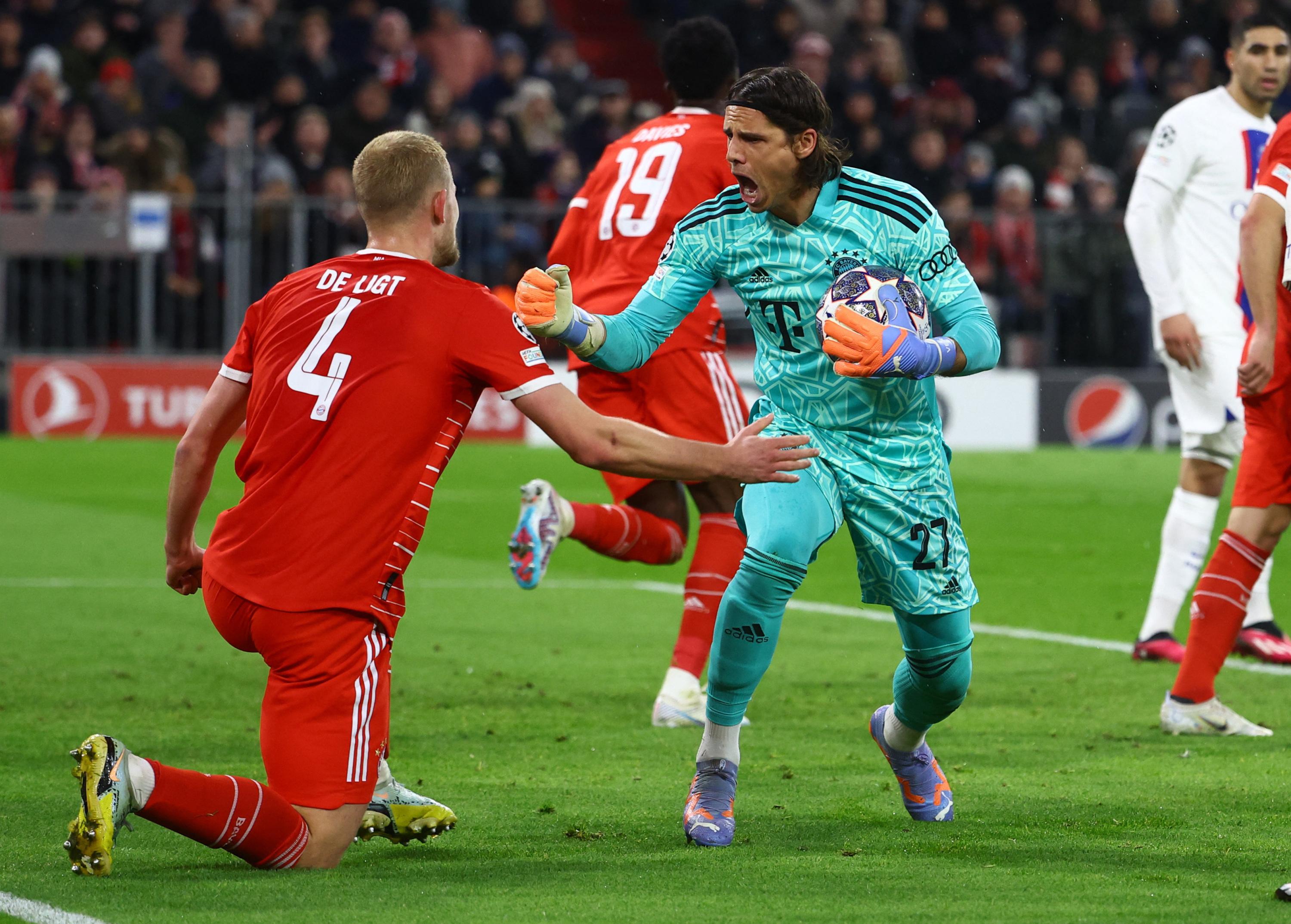 Ligue des Champions : Sommer promet un drôle de cadeau à De Ligt après son sauvetage face au PSG