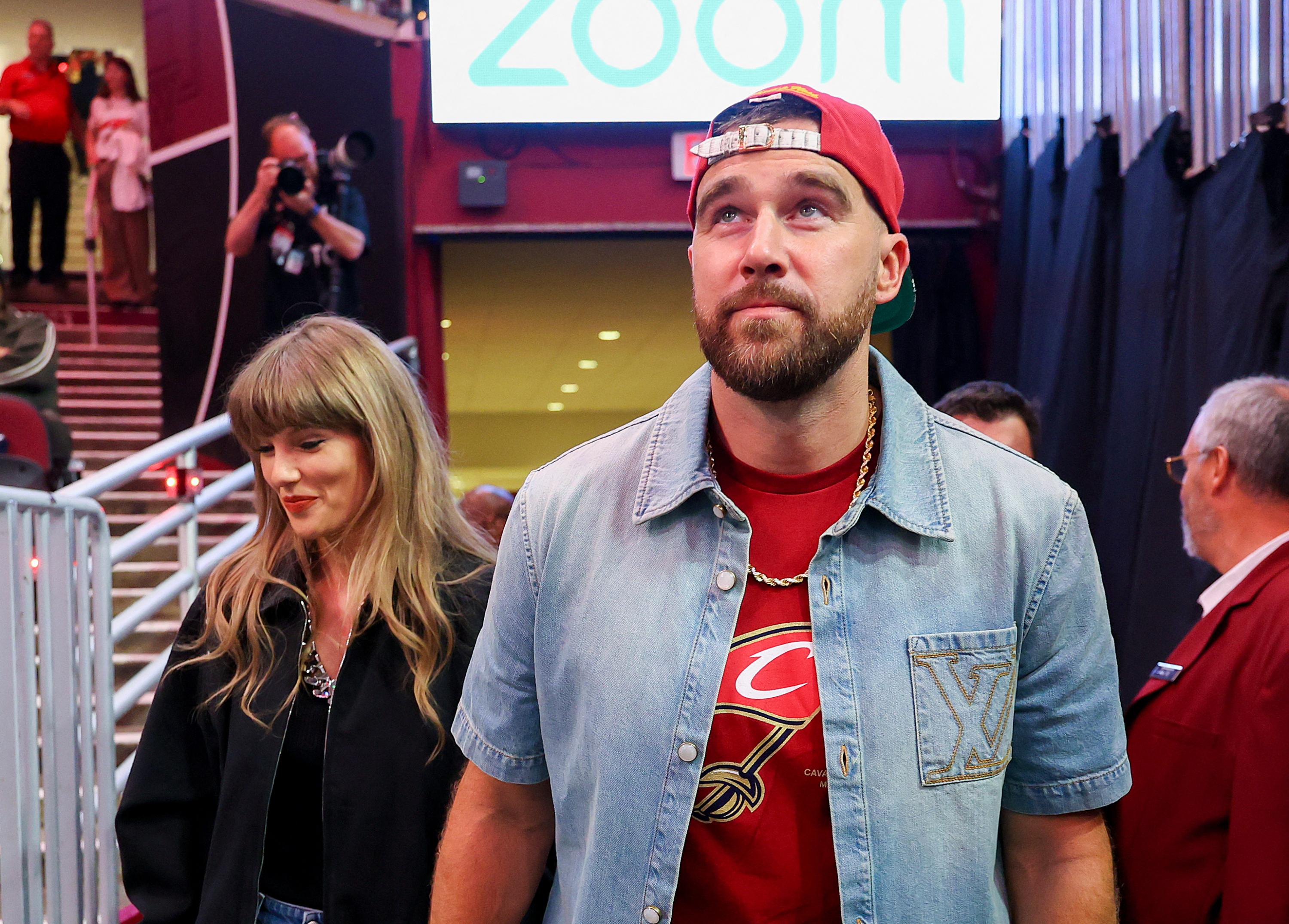Travis Kelce, le mari de Taylor Swift, figure parmi les investisseurs escroqués dans une pyramide de Ponzi
