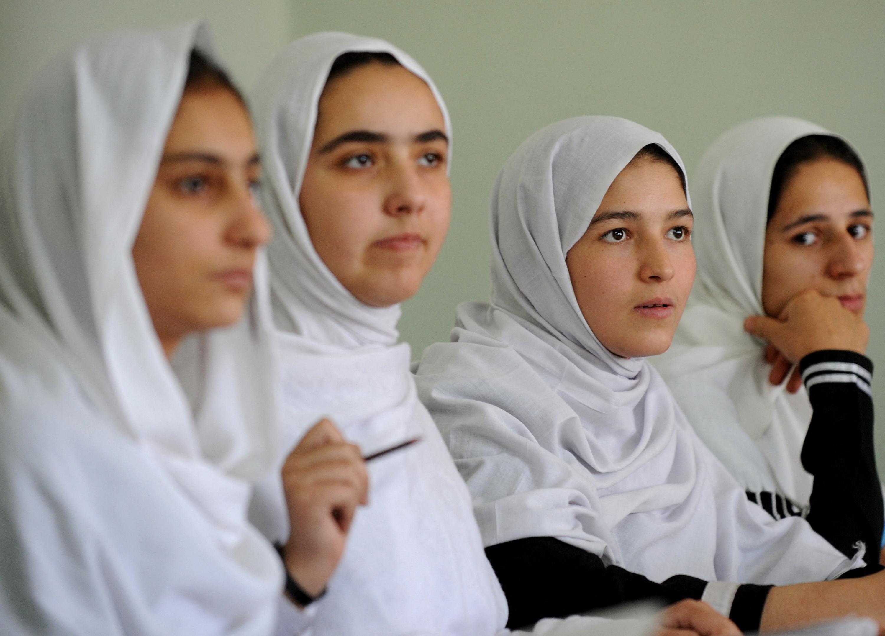 « Nous leur redonnons l’occasion d’espérer » : dans les écoles clandestines, les jeunes Afghanes tentent de croire en l’avenir