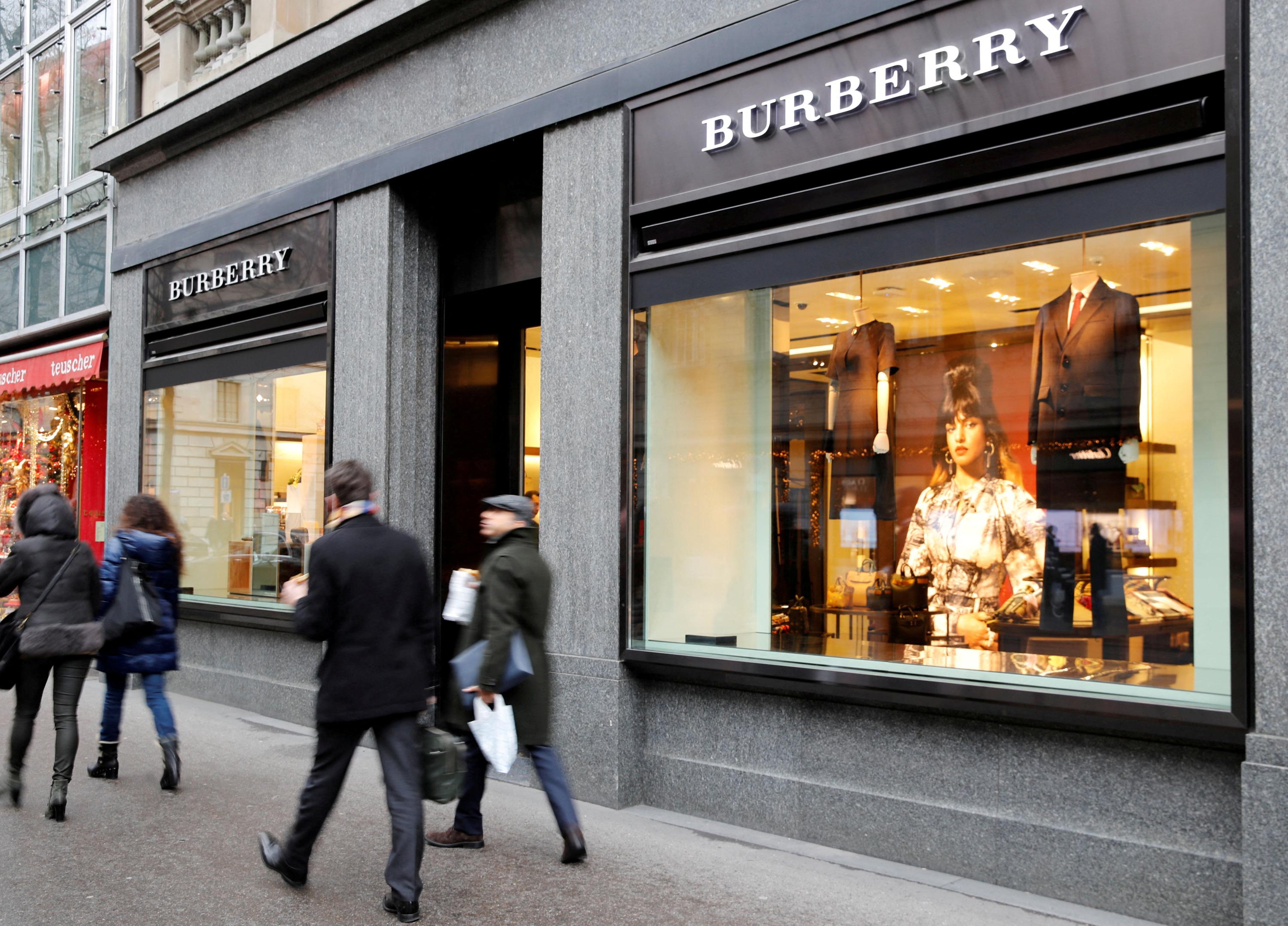 En difficulté, le groupe de luxe britannique Burberry rétrogradé à la Bourse de Londres