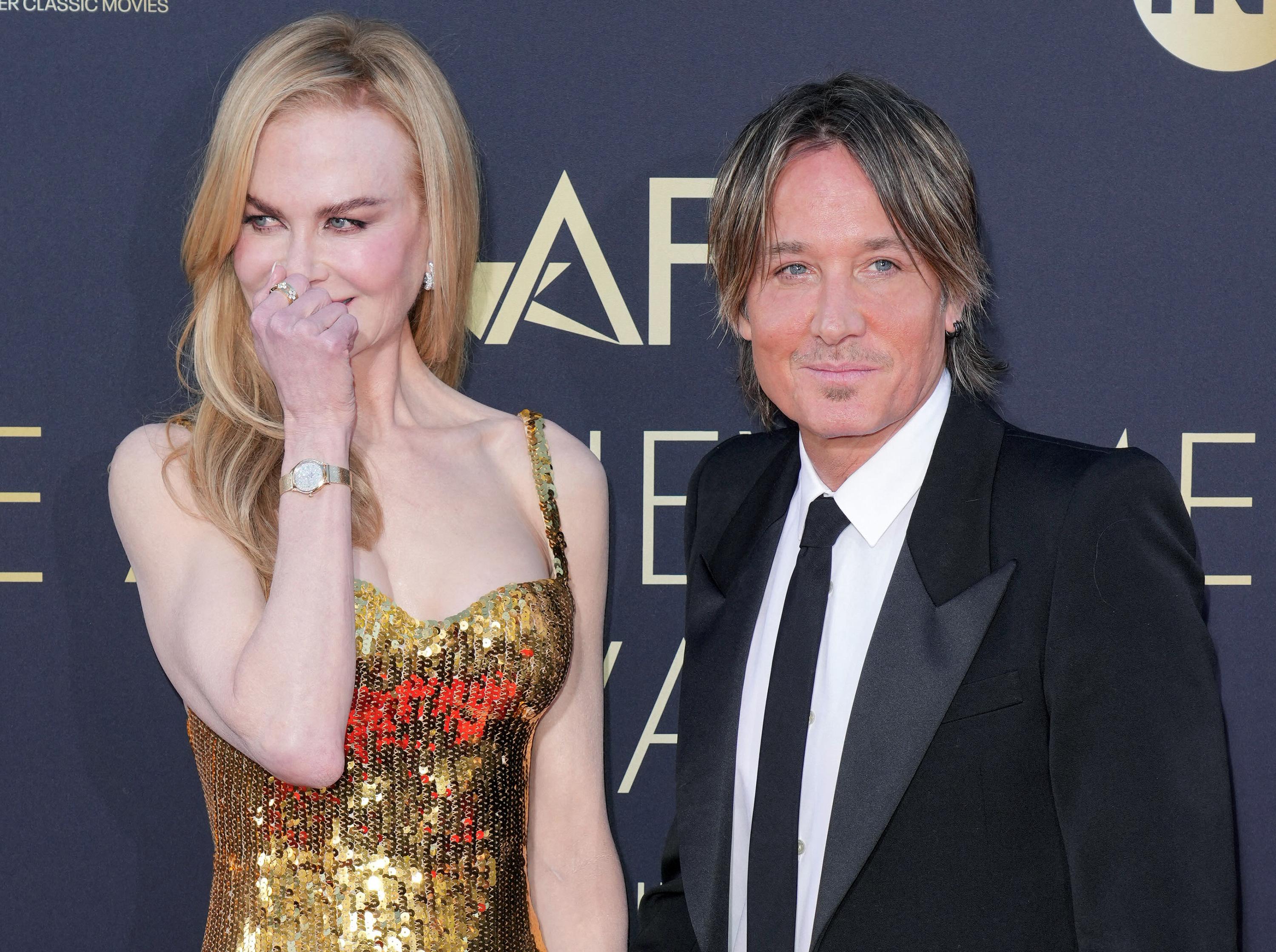 Nicole Kidman fait une apparition surprise sur la scène d’un gala country pour l’anniversaire de son mari Keith Urban