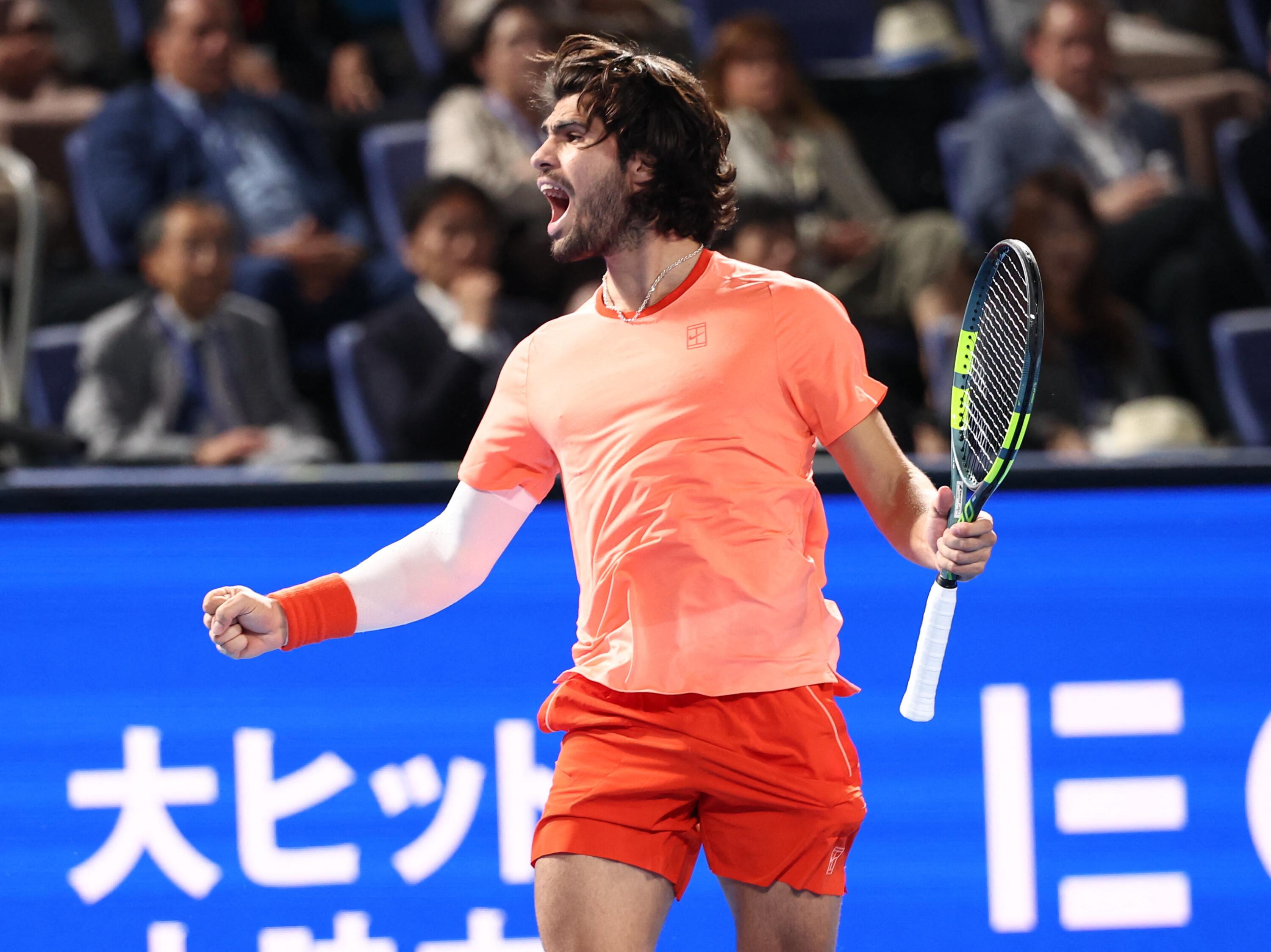 Tennis : Alcaraz enchaîne sans trembler et se qualifie pour le troisième tour à Shanghai